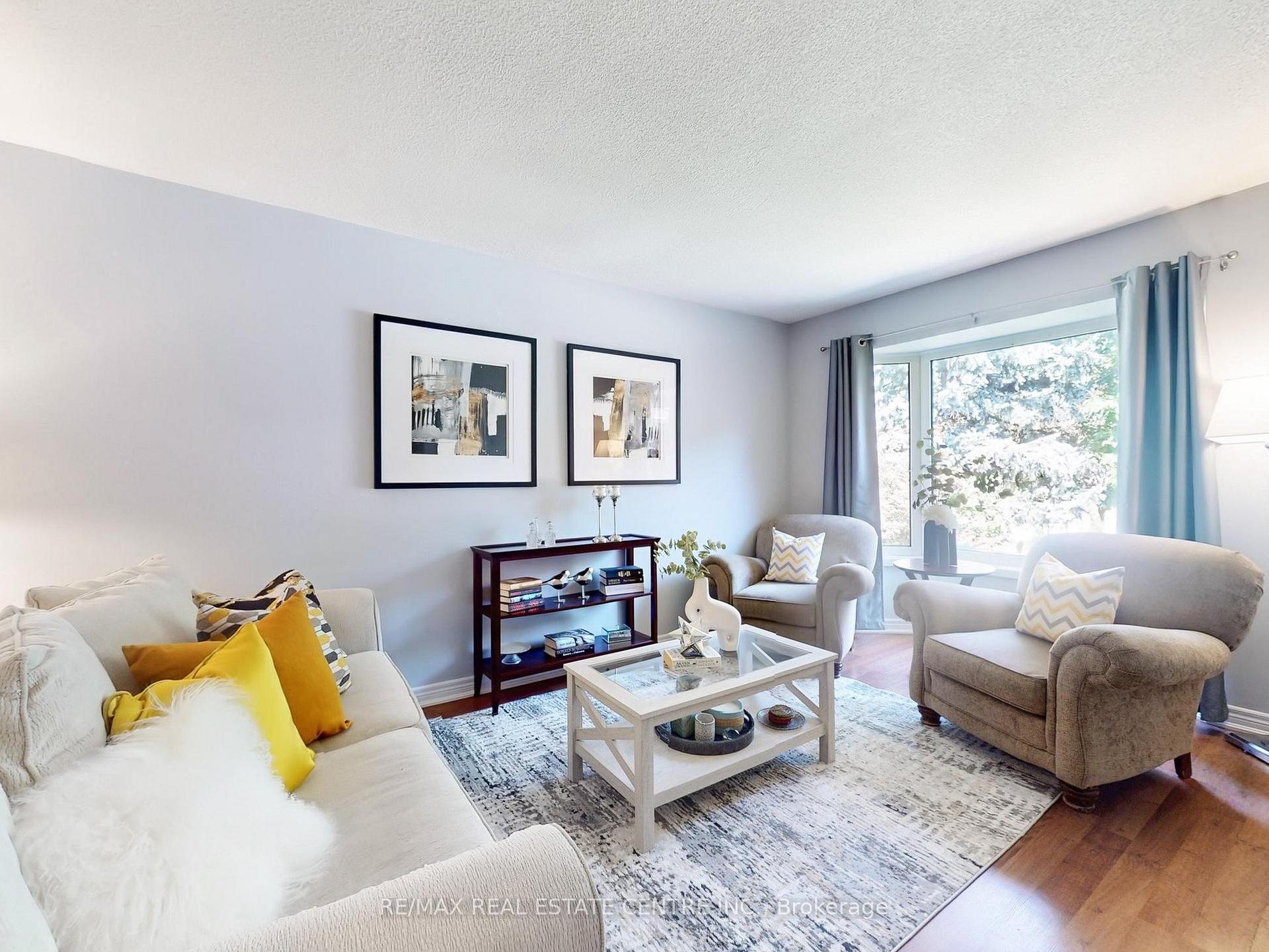 Photo 5 of 4026 Renfrew Crescent, Mississauga, Erin Mills — HOMEH