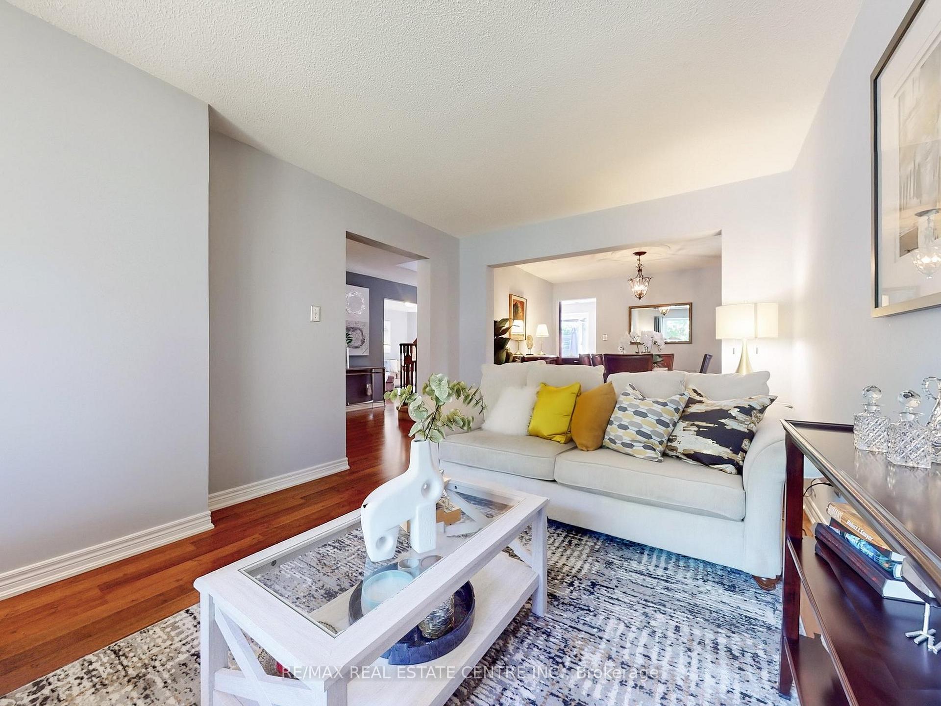 Photo 6 of 4026 Renfrew Crescent, Mississauga, Erin Mills — HOMEH