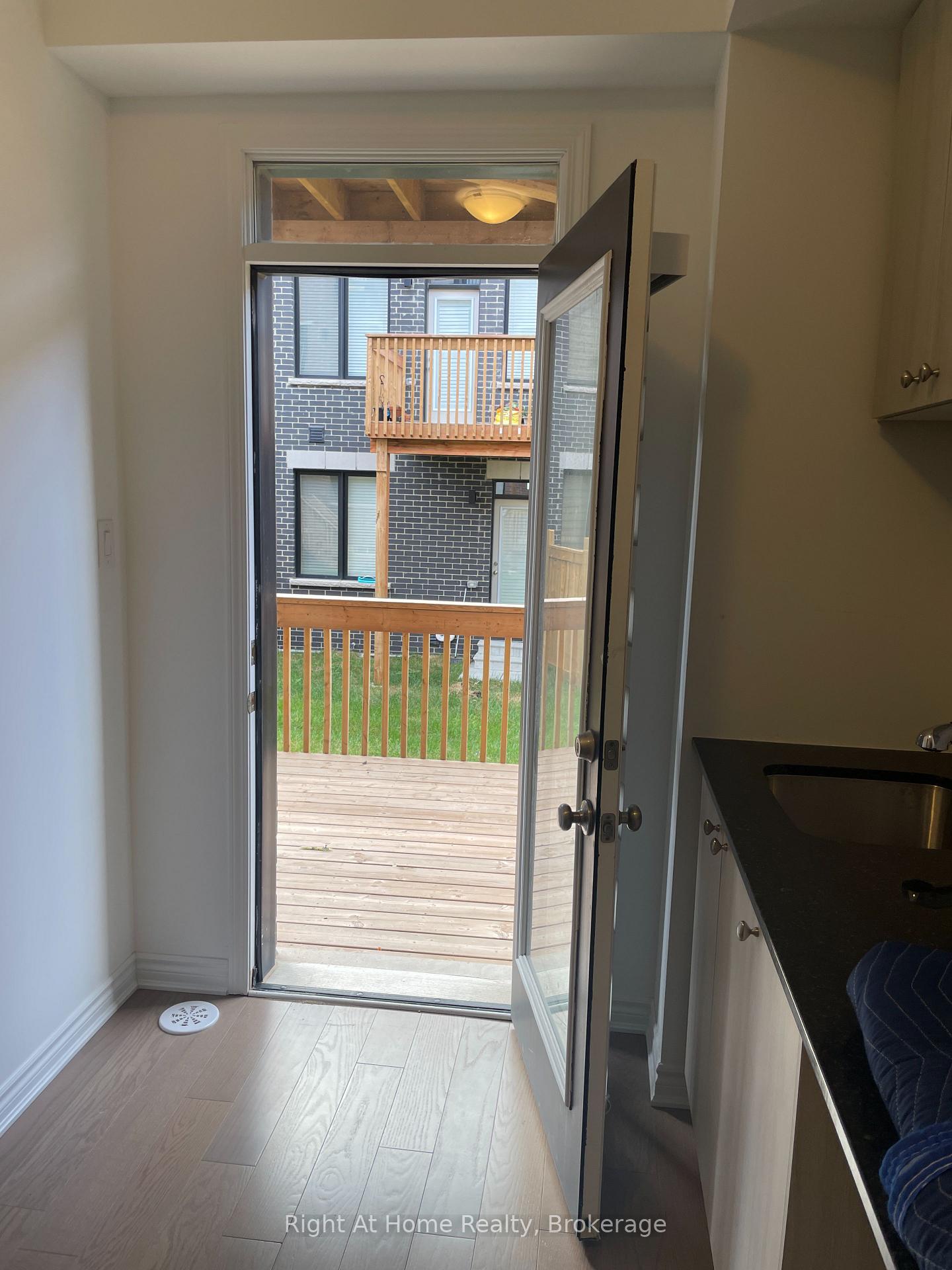 Photo 3 of 4070 Kadic Terrace, Mississauga, Churchill Meadows — HOMEH