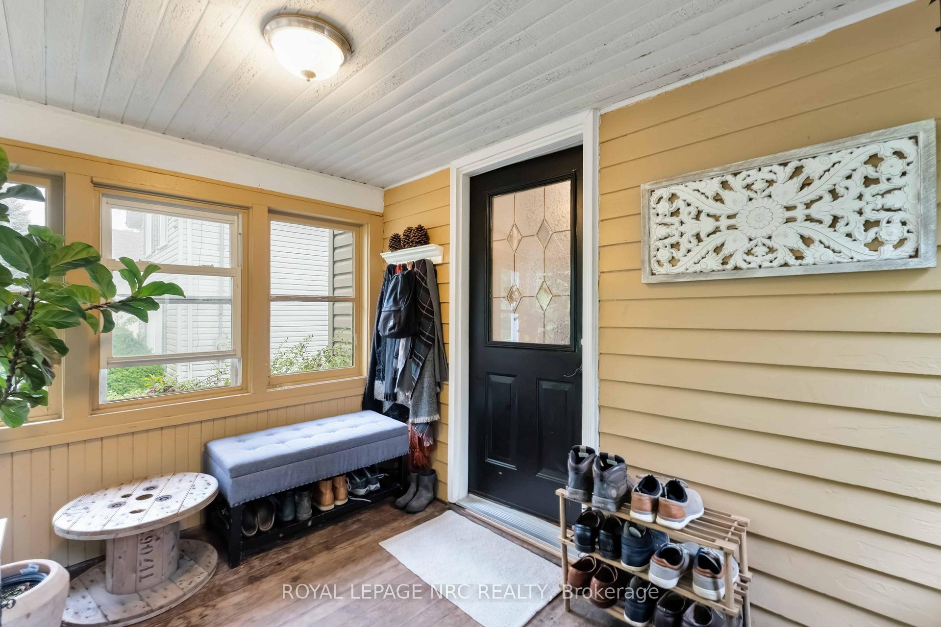 Photo 5 of 16 College Street, Pelham, Fonthill — HOMEH