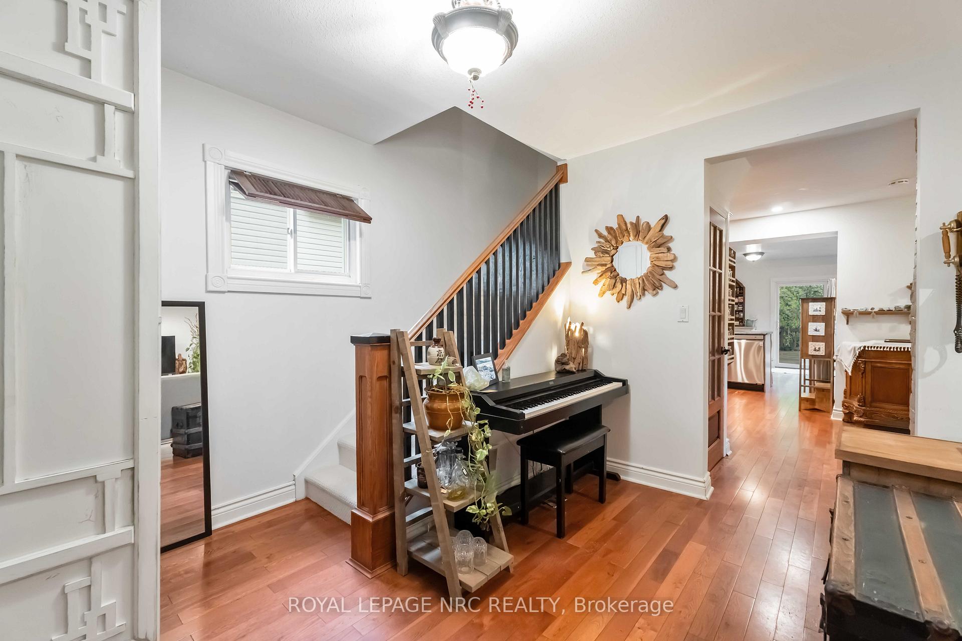 Photo 8 of 16 College Street, Pelham, Fonthill — HOMEH