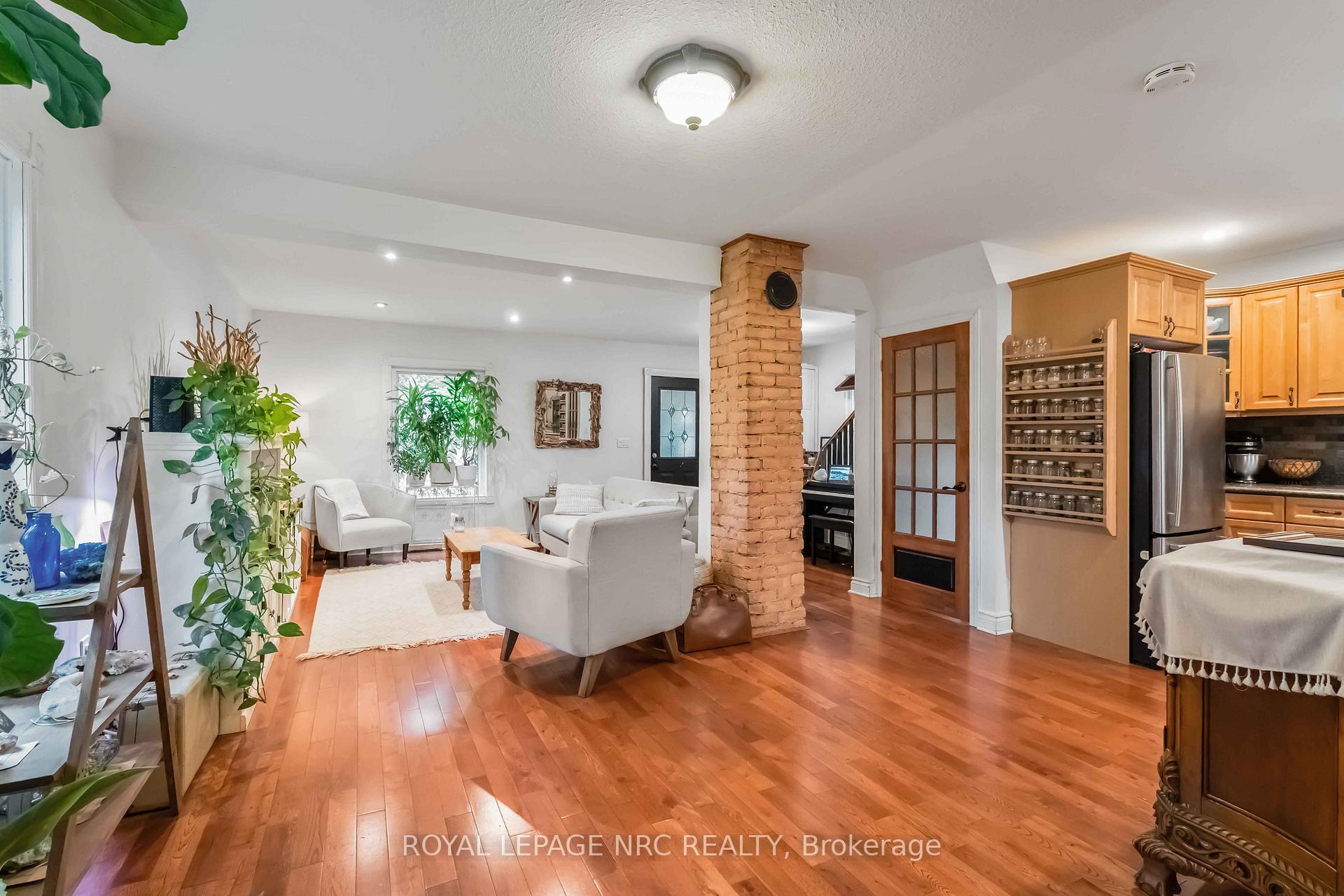 Photo 10 of 16 College Street, Pelham, Fonthill — HOMEH