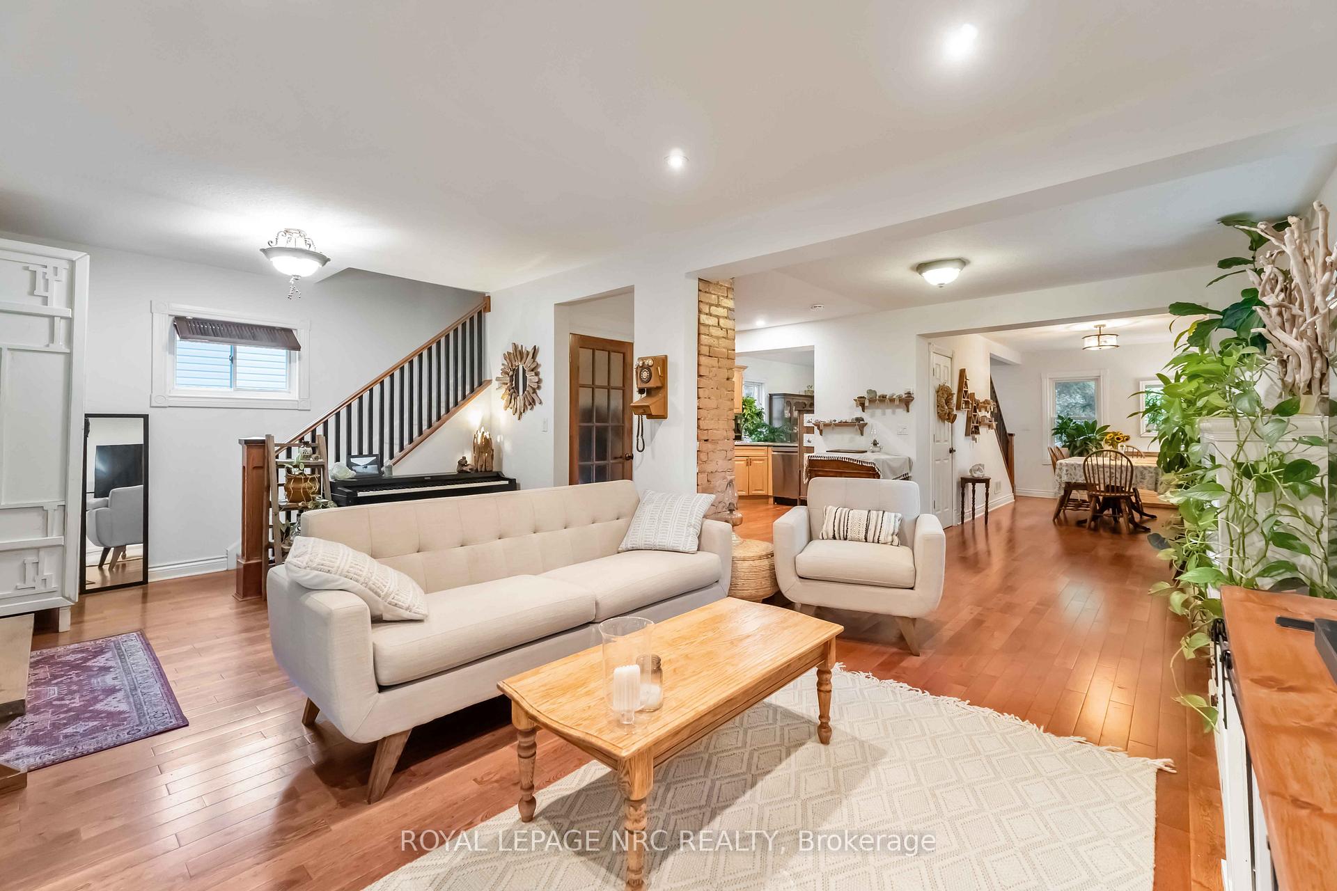 Photo 12 of 16 College Street, Pelham, Fonthill — HOMEH