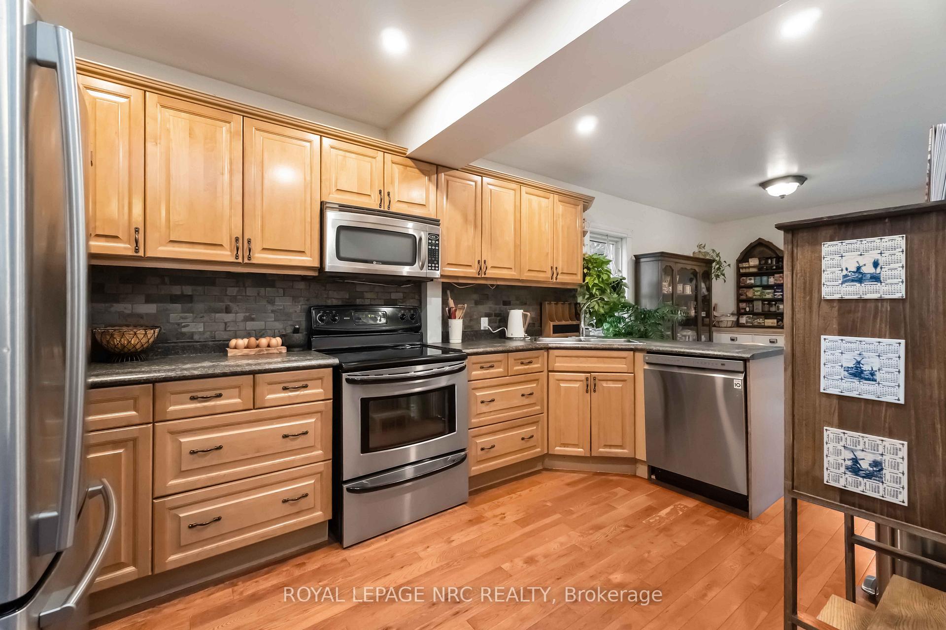 Photo 17 of 16 College Street, Pelham, Fonthill — HOMEH