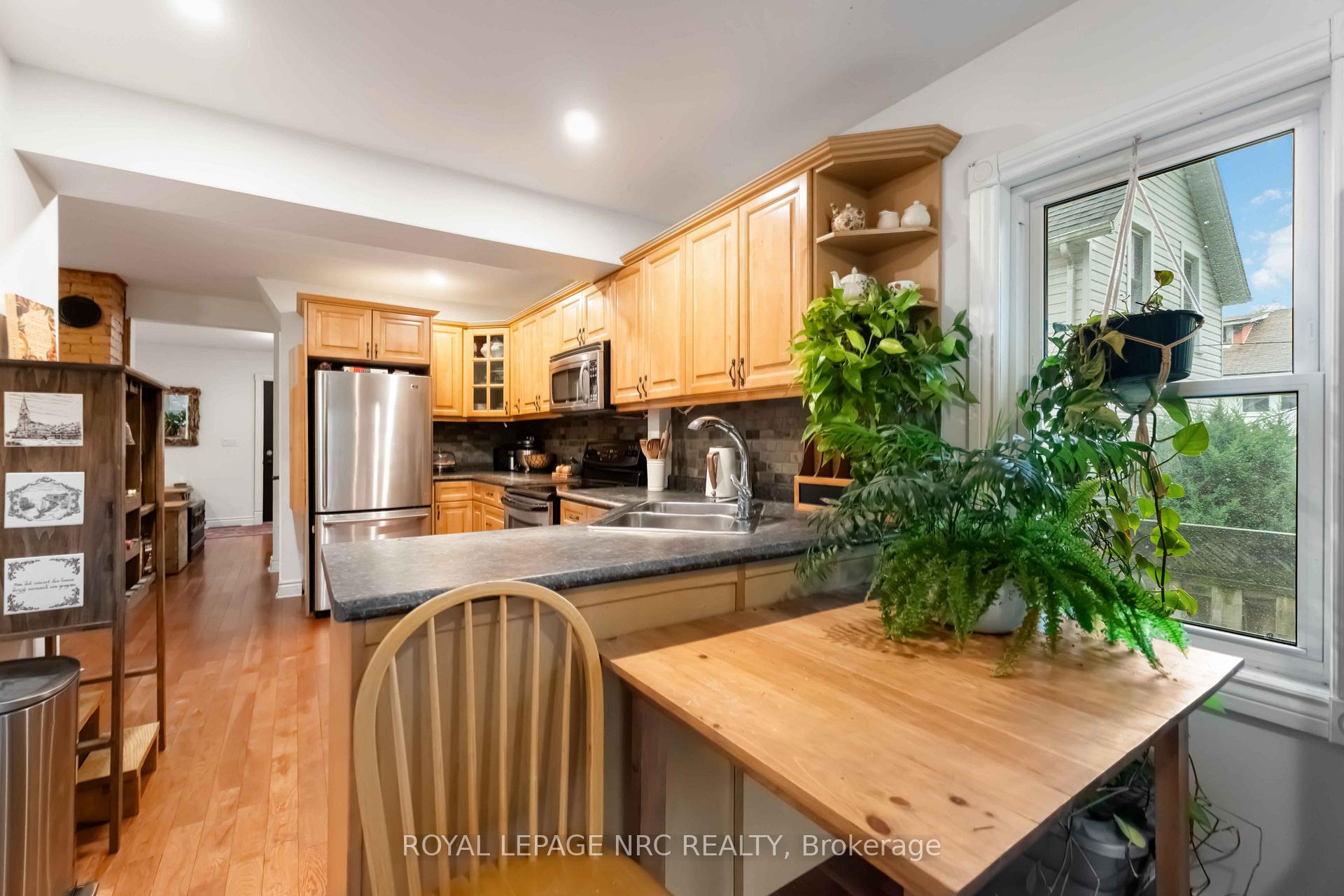 Photo 18 of 16 College Street, Pelham, Fonthill — HOMEH
