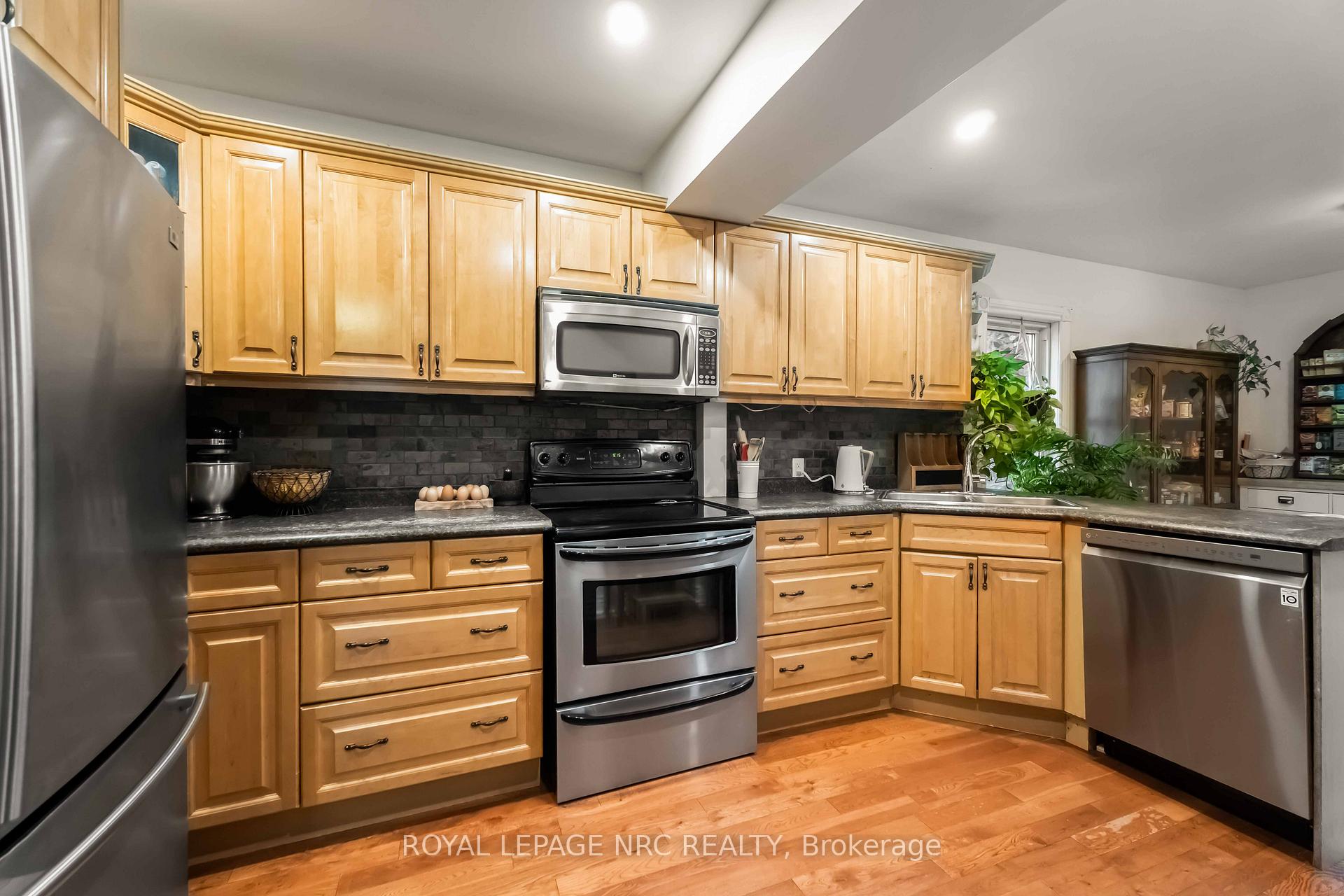 Photo 20 of 16 College Street, Pelham, Fonthill — HOMEH