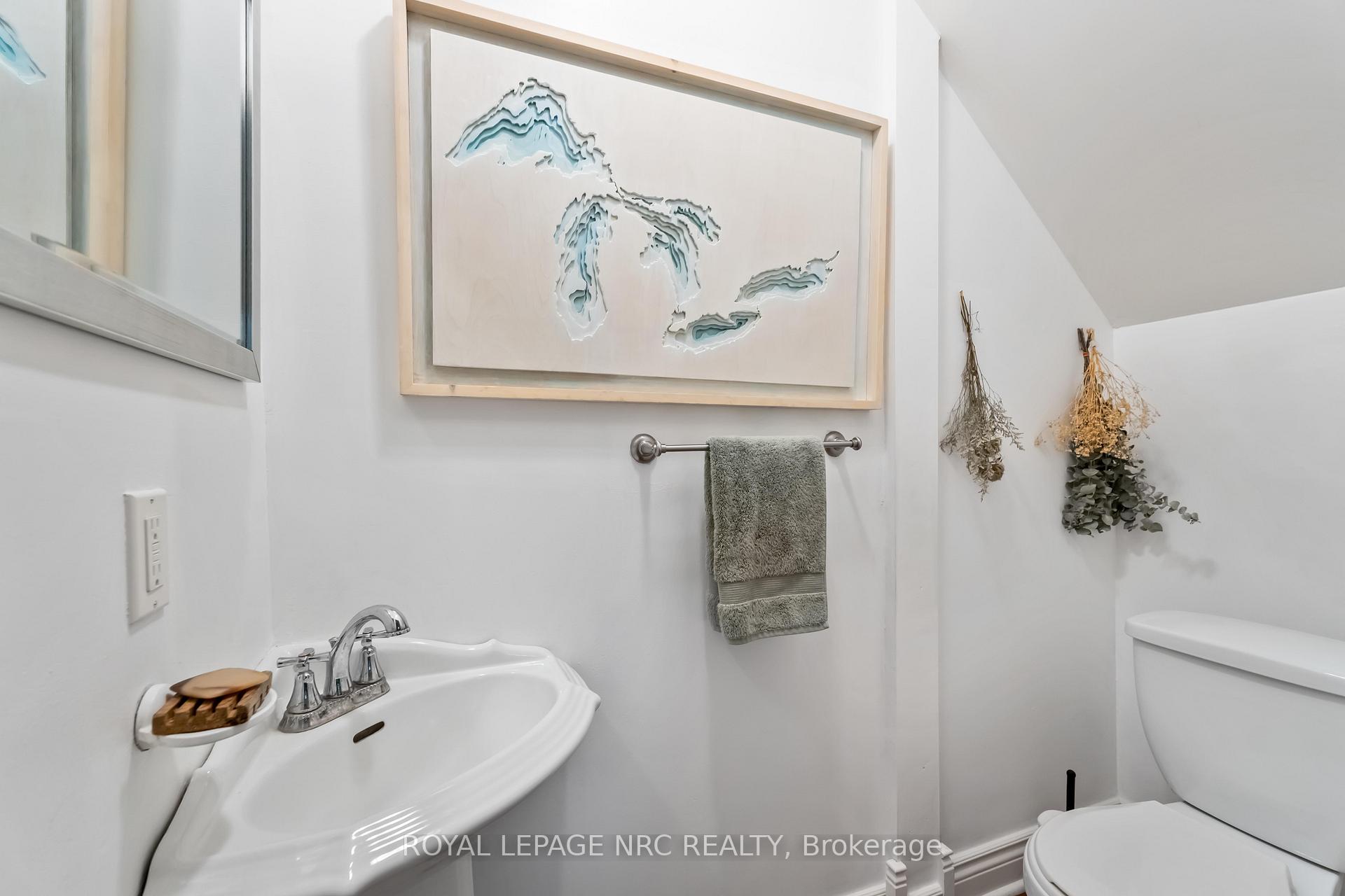 Photo 21 of 16 College Street, Pelham, Fonthill — HOMEH