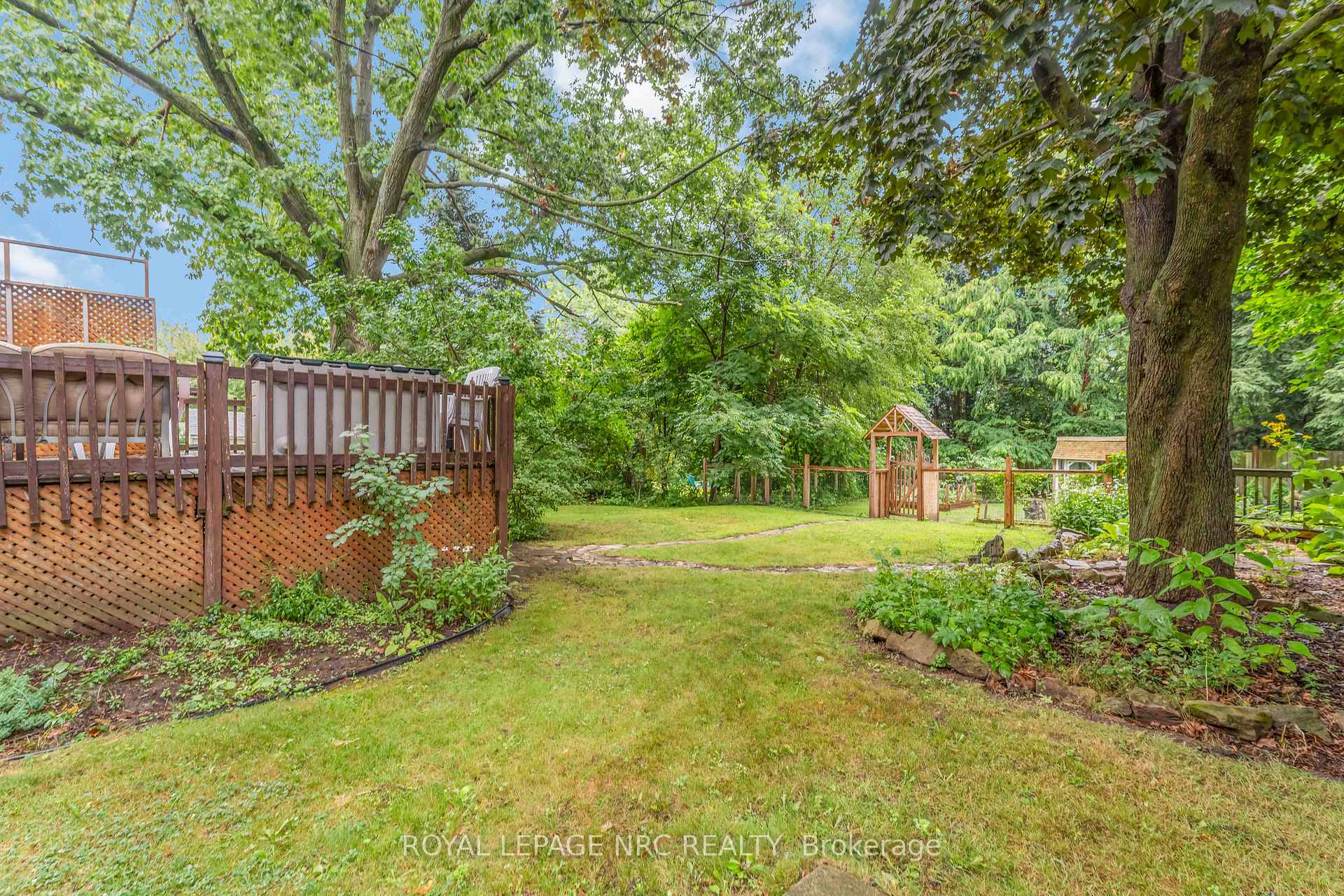 Photo 35 of 16 College Street, Pelham, Fonthill — HOMEH