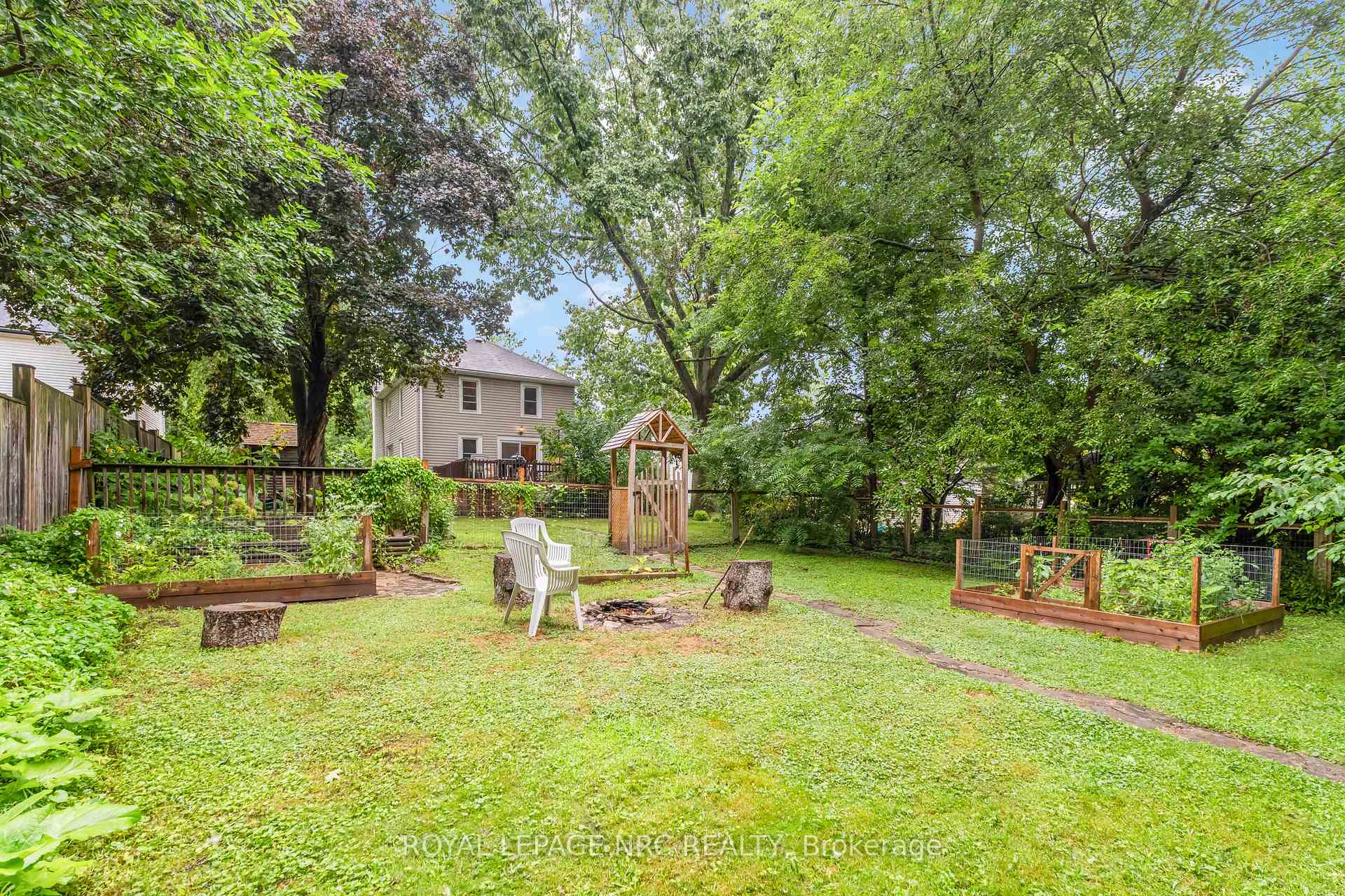 Photo 41 of 16 College Street, Pelham, Fonthill — HOMEH
