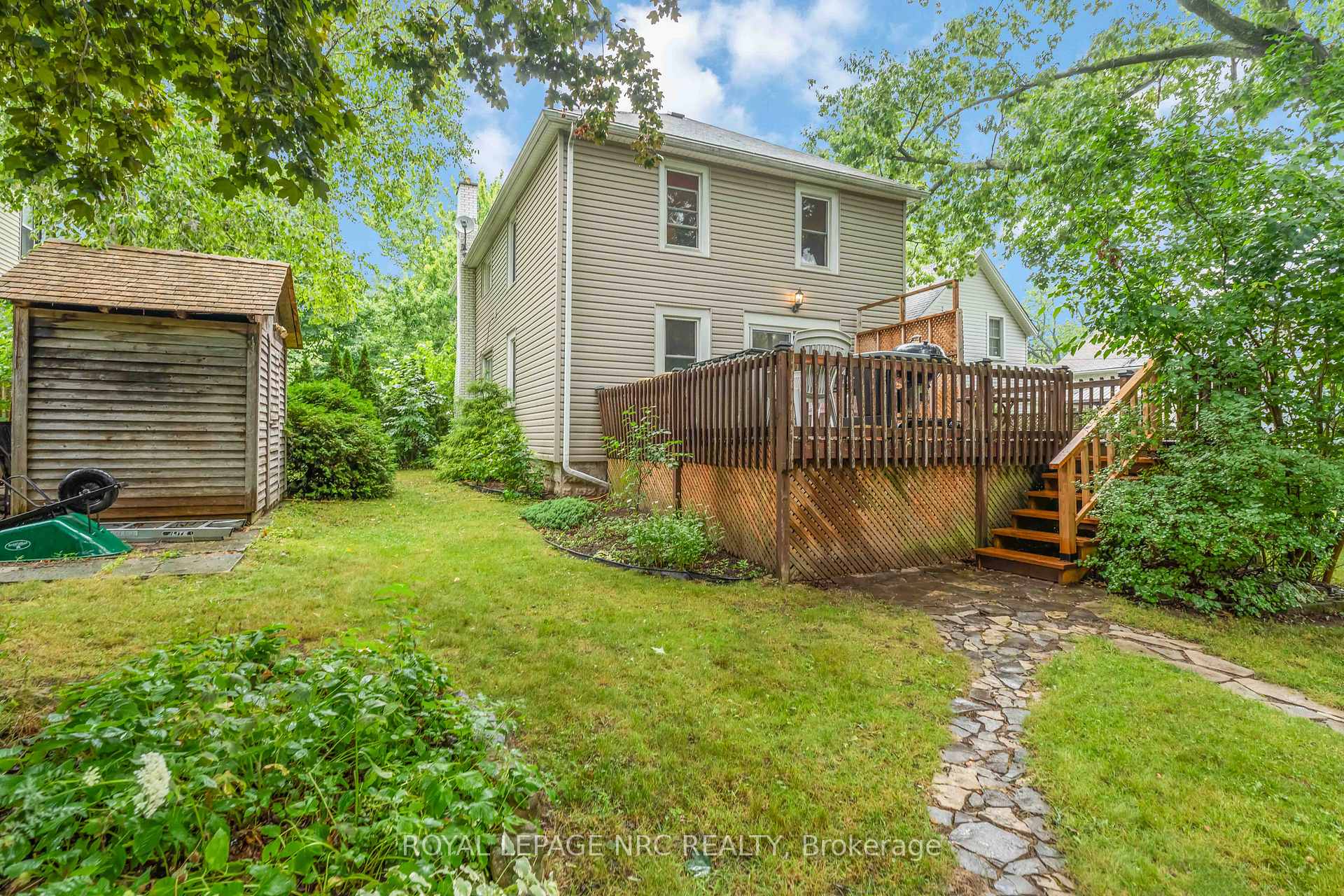 Photo 43 of 16 College Street, Pelham, Fonthill — HOMEH