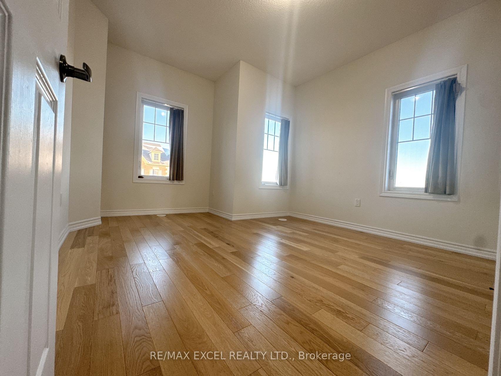 Photo 3 of 17 Delft Drive, Markham, Victoria Square — HOMEH