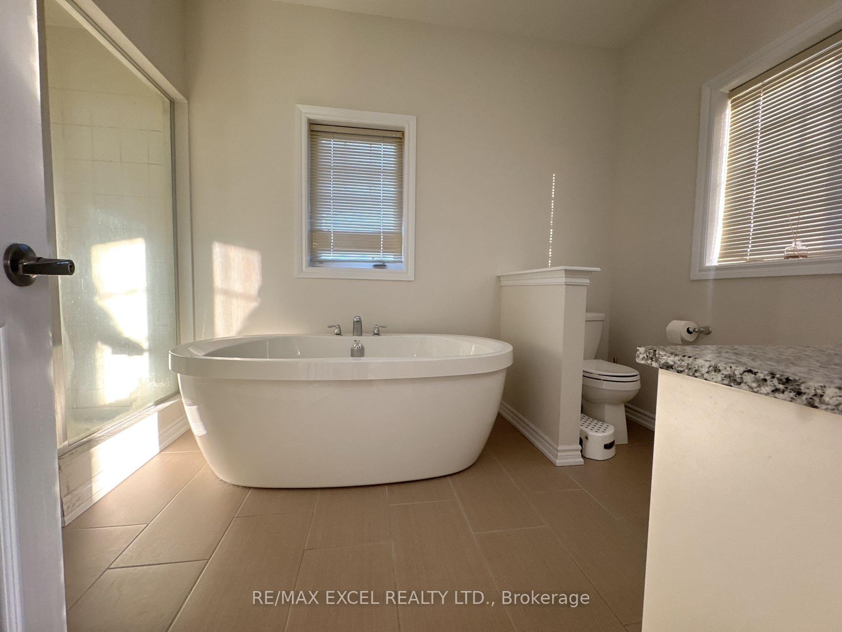 Photo 12 of 17 Delft Drive, Markham, Victoria Square — HOMEH