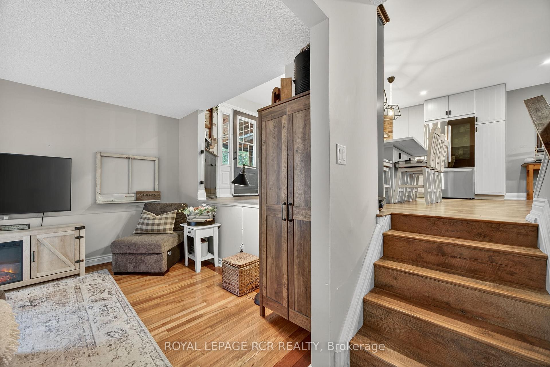 Photo 16 of 29 Fraser Avenue, New Tecumseth, Tottenham — HOMEH