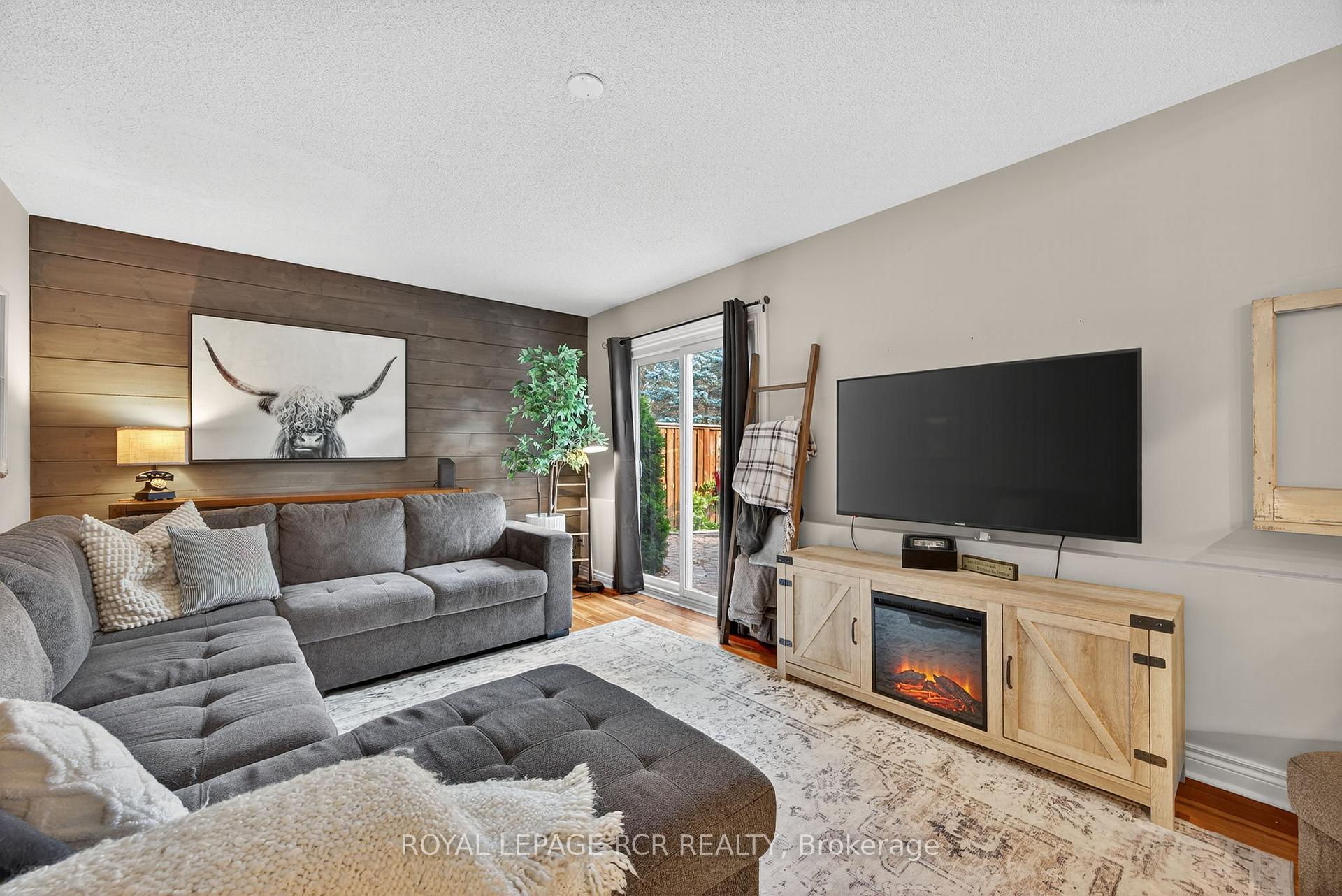 Photo 17 of 29 Fraser Avenue, New Tecumseth, Tottenham — HOMEH