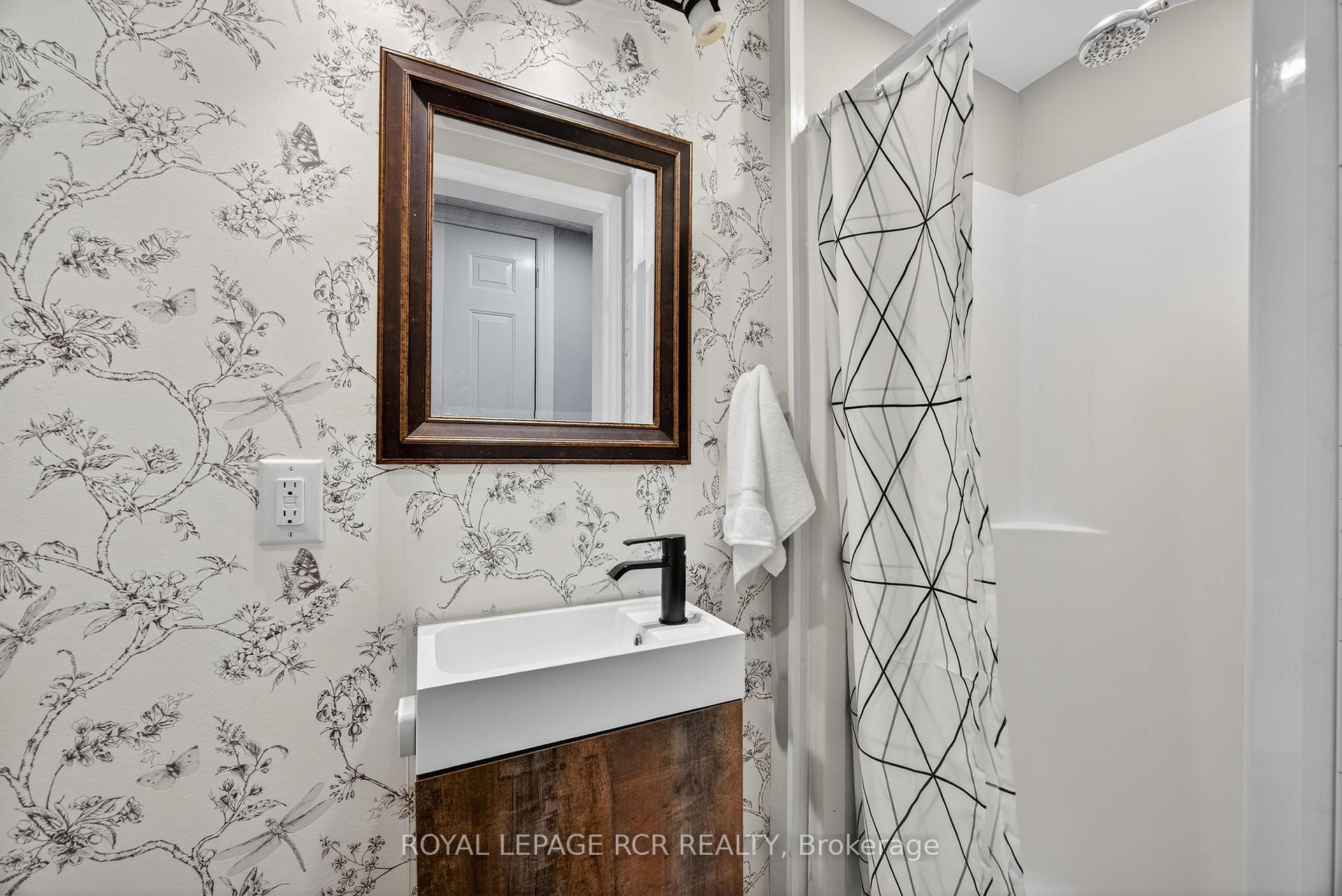 Photo 19 of 29 Fraser Avenue, New Tecumseth, Tottenham — HOMEH