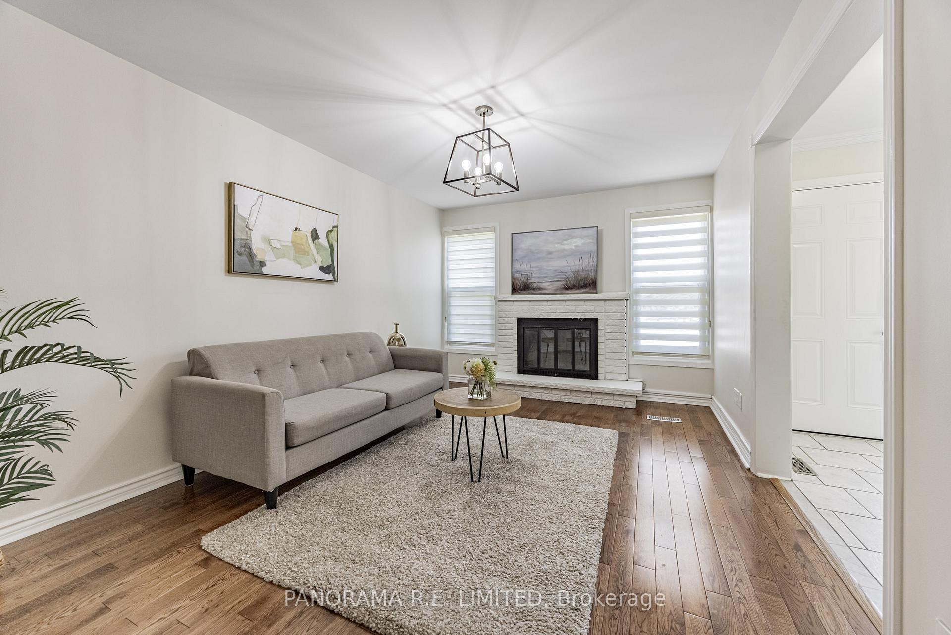 Photo 3 of 2915 Bramshaw Gardens, Mississauga, Meadowvale — HOMEH