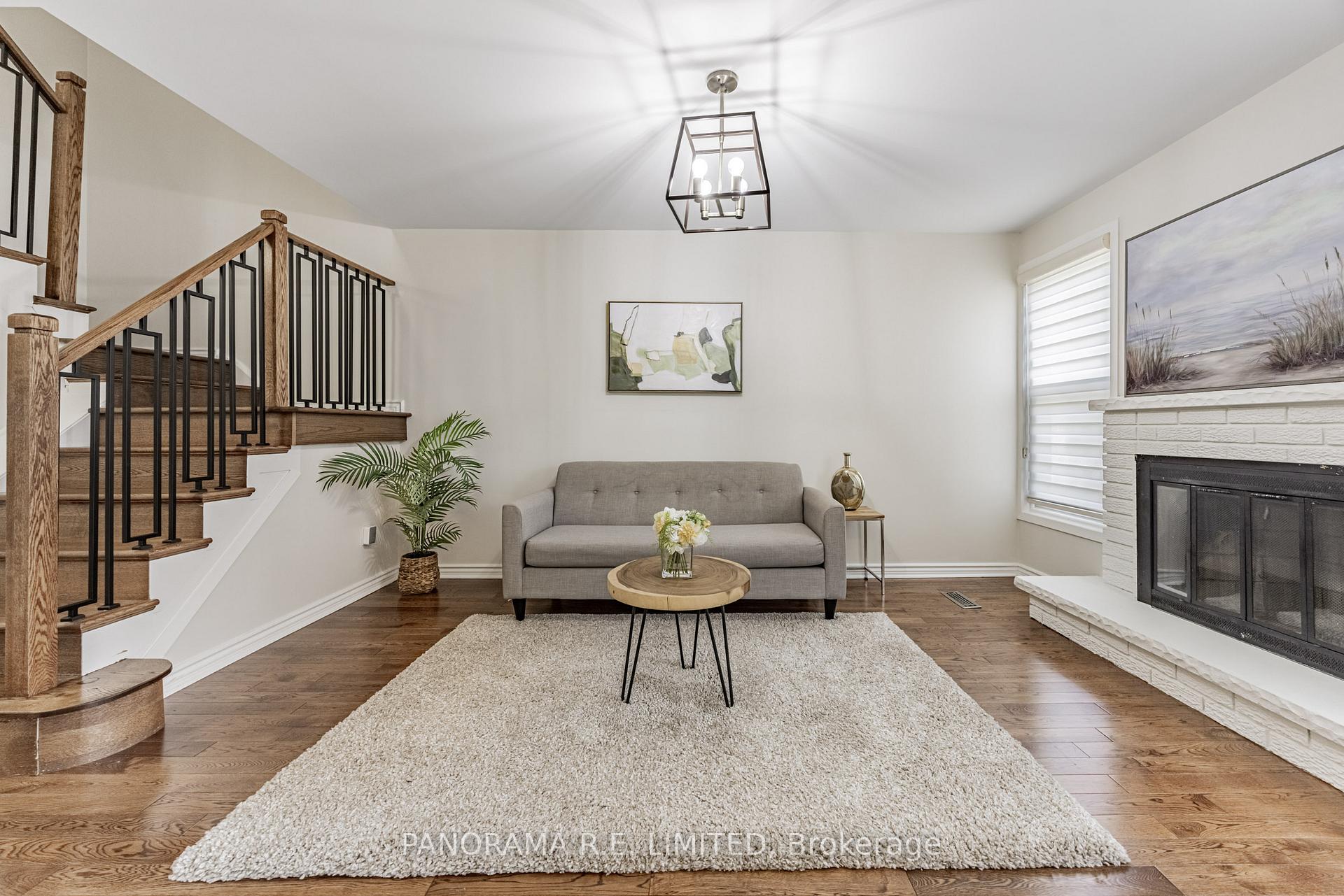 Photo 4 of 2915 Bramshaw Gardens, Mississauga, Meadowvale — HOMEH