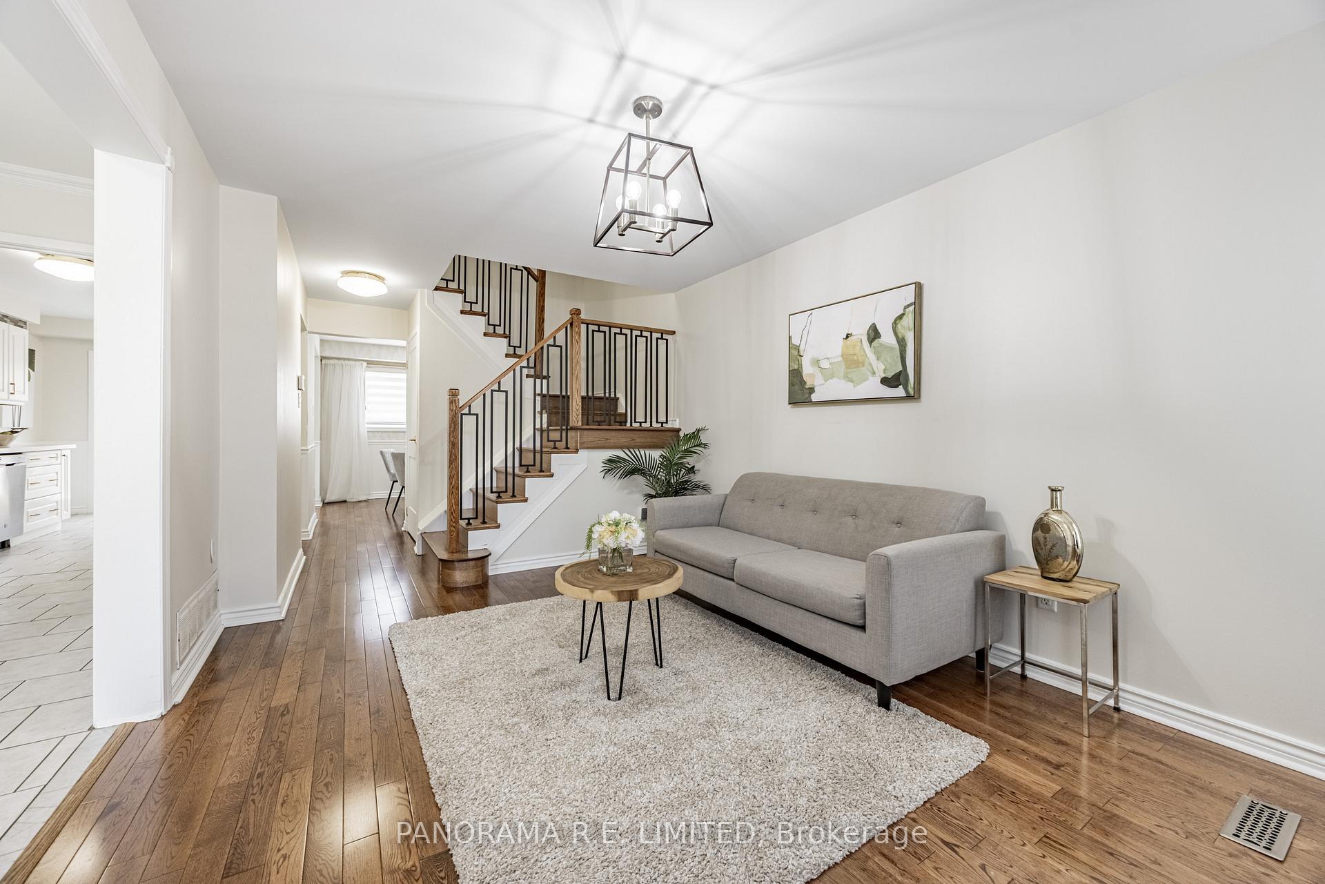 Photo 5 of 2915 Bramshaw Gardens, Mississauga, Meadowvale — HOMEH