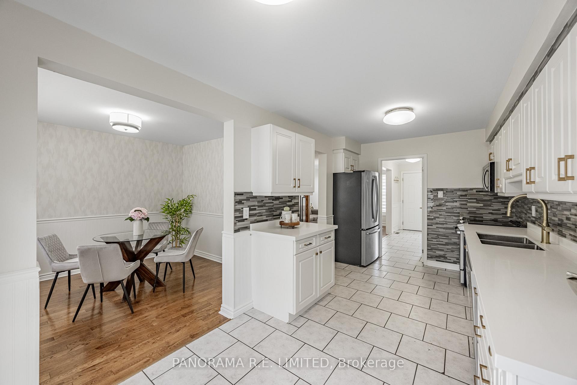 Photo 7 of 2915 Bramshaw Gardens, Mississauga, Meadowvale — HOMEH