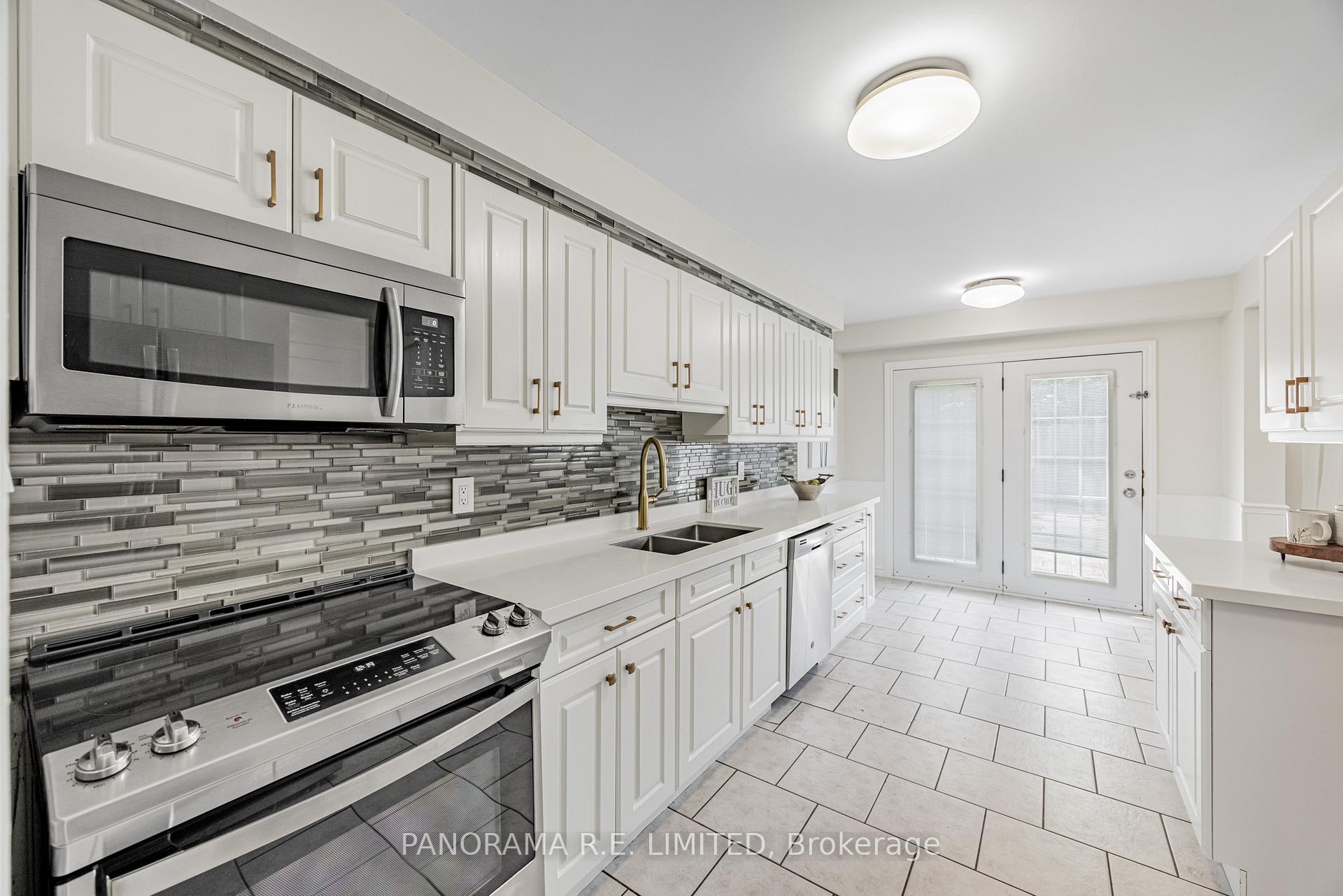 Photo 9 of 2915 Bramshaw Gardens, Mississauga, Meadowvale — HOMEH