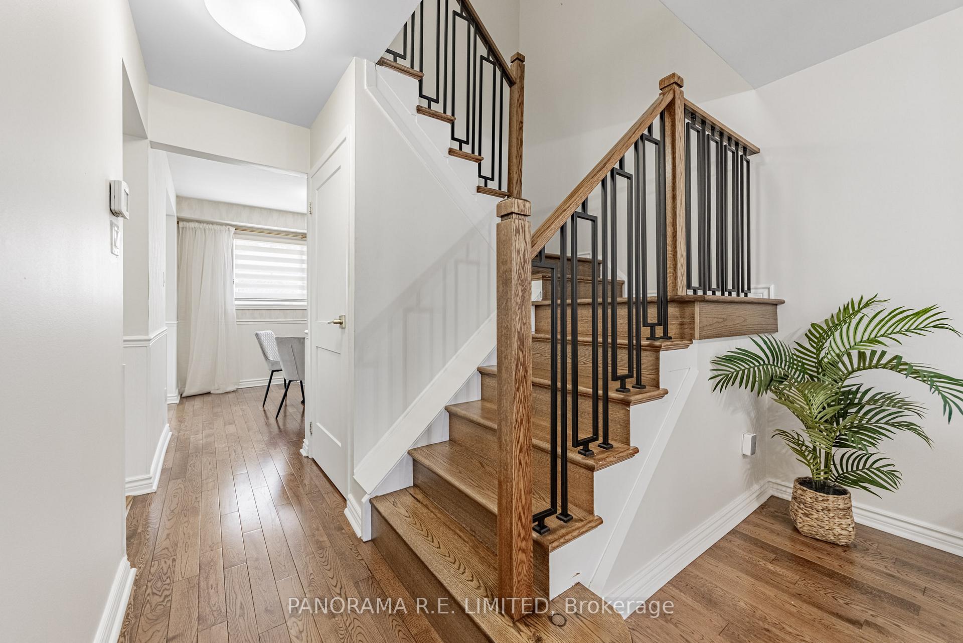Photo 13 of 2915 Bramshaw Gardens, Mississauga, Meadowvale — HOMEH