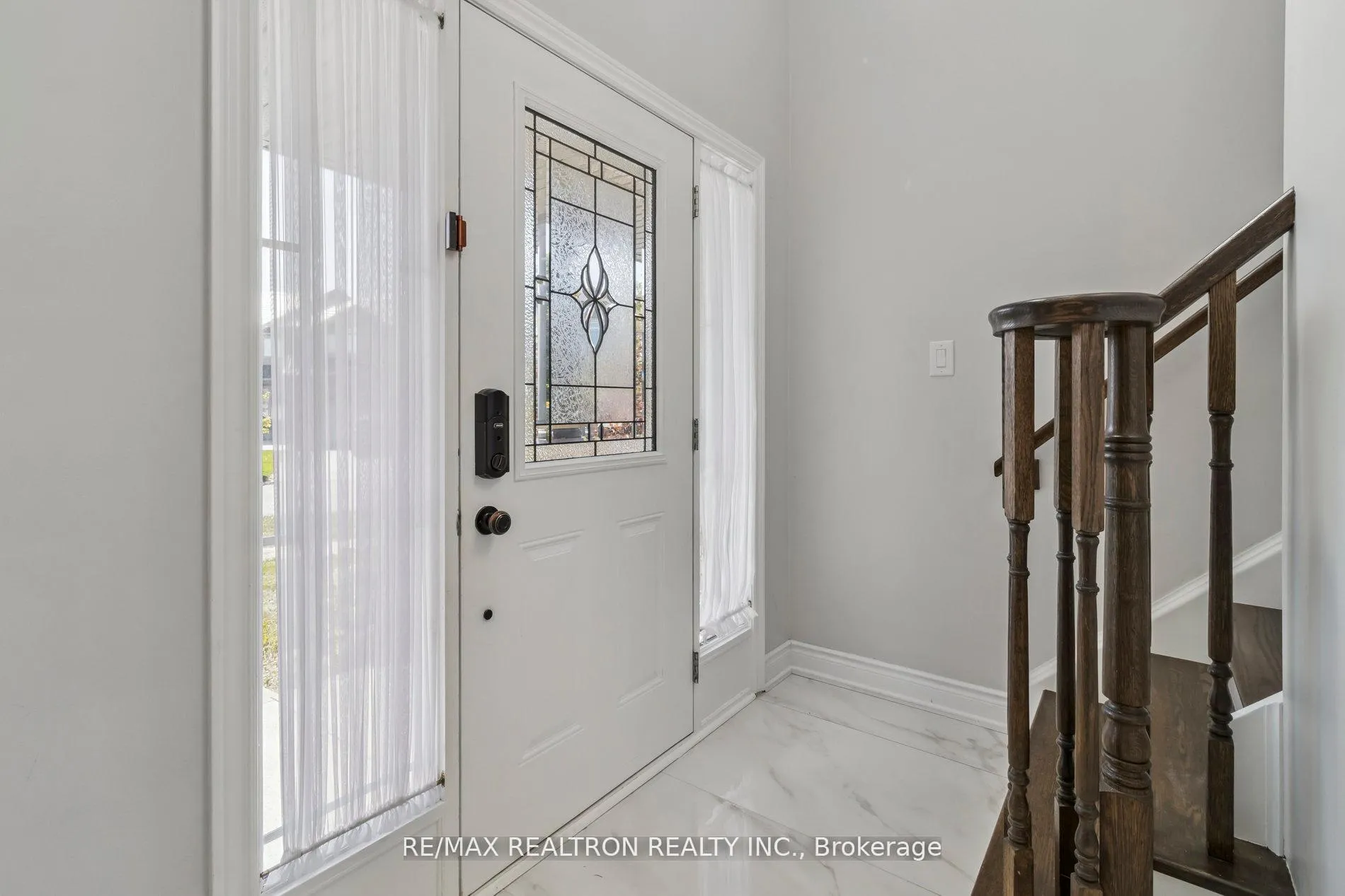 Photo 5 of 45 Irwin Crescent, New Tecumseth, Alliston — HOMEH