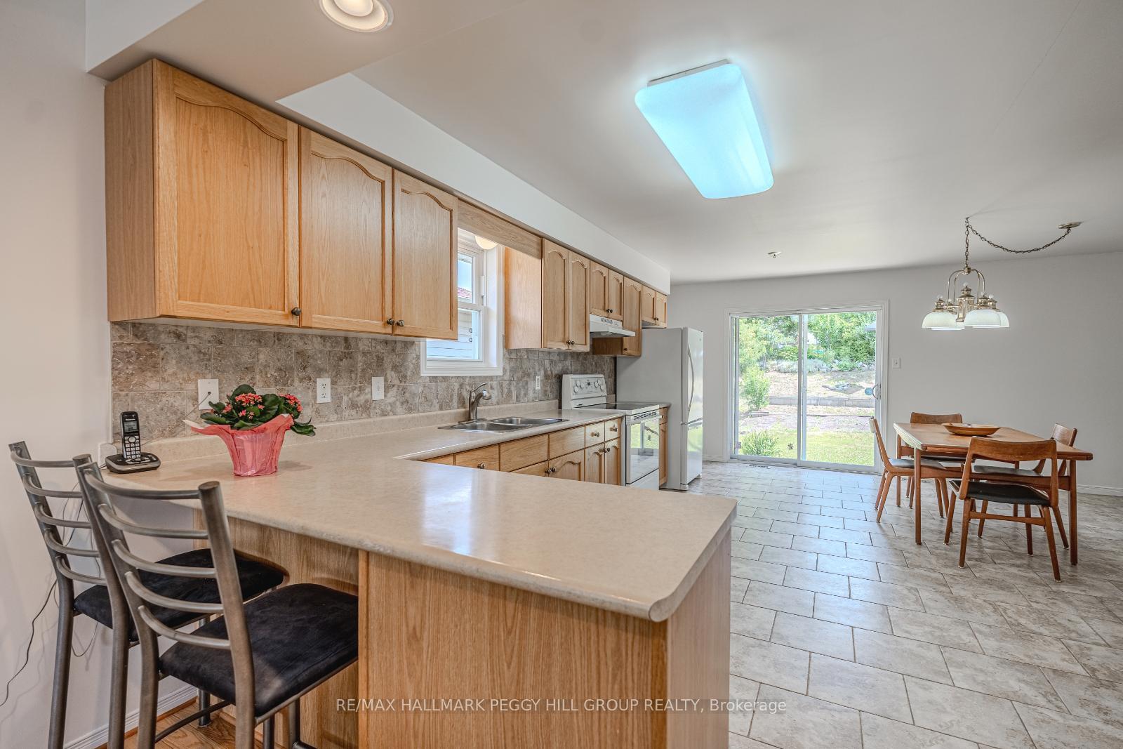 Photo 3 of 14 Jordon Crescent, Orillia — HOMEH