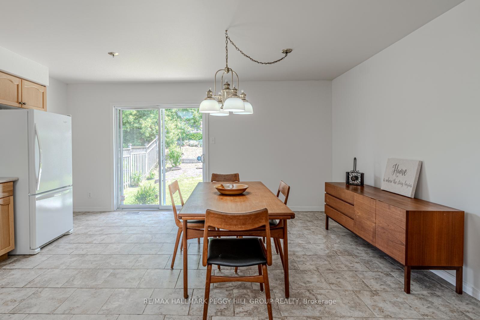 Photo 4 of 14 Jordon Crescent, Orillia — HOMEH