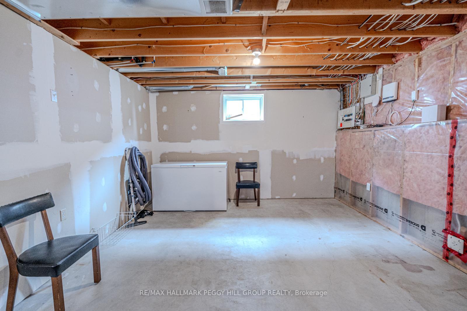 Photo 10 of 14 Jordon Crescent, Orillia — HOMEH