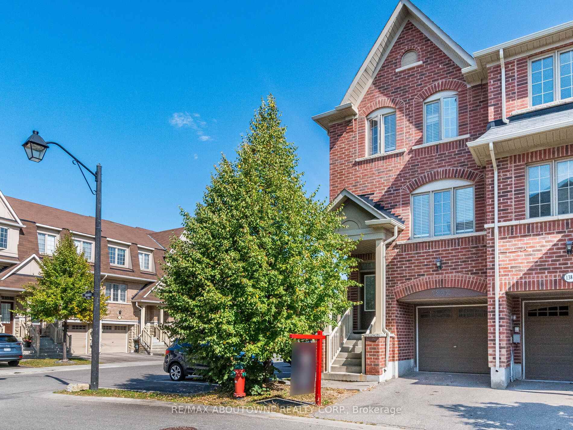 Photo 2 of 1382 Granrock Crescent, Mississauga, East Credit — HOMEH