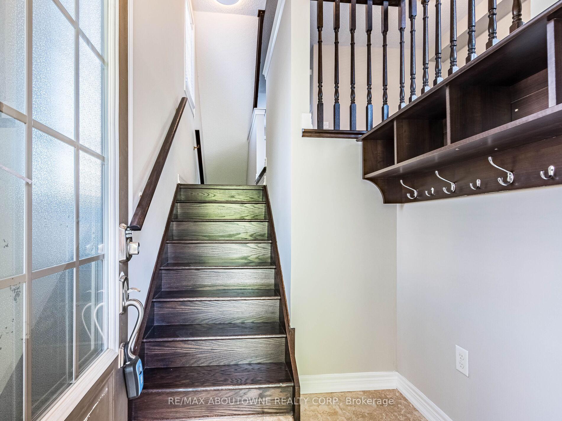 Photo 4 of 1382 Granrock Crescent, Mississauga, East Credit — HOMEH
