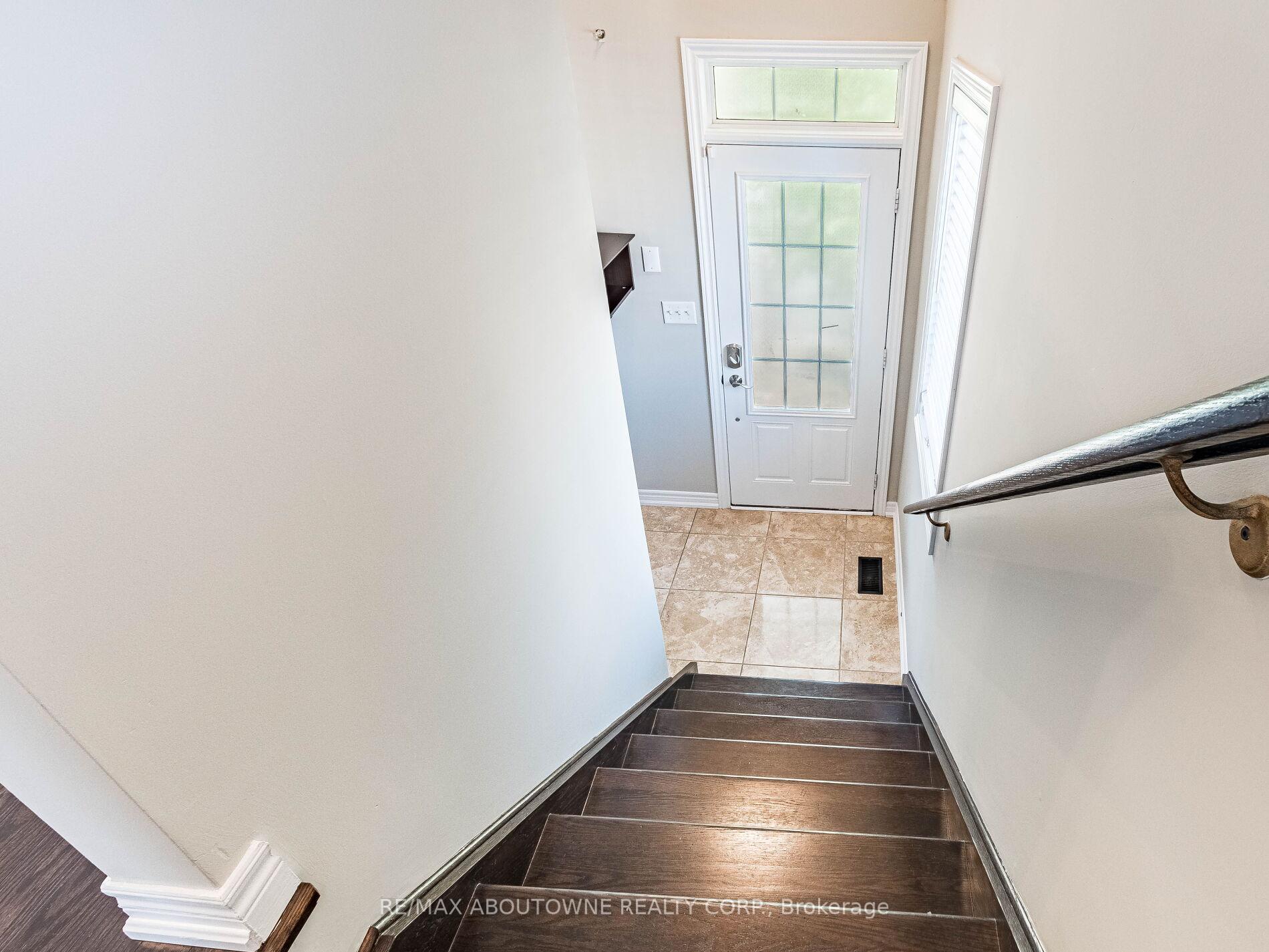 Photo 6 of 1382 Granrock Crescent, Mississauga, East Credit — HOMEH
