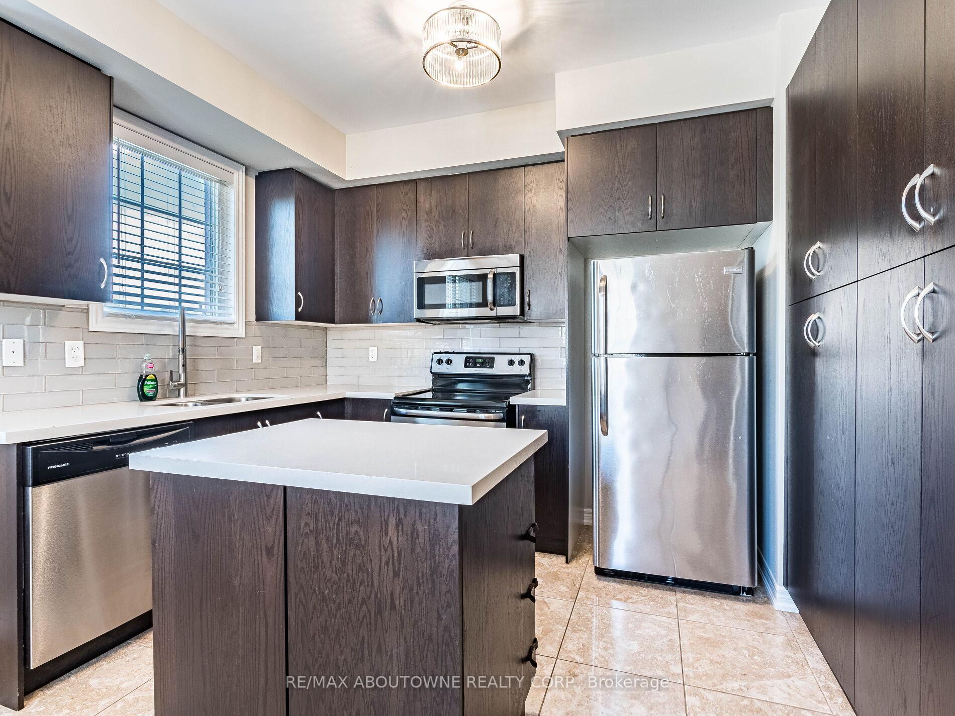 Photo 15 of 1382 Granrock Crescent, Mississauga, East Credit — HOMEH