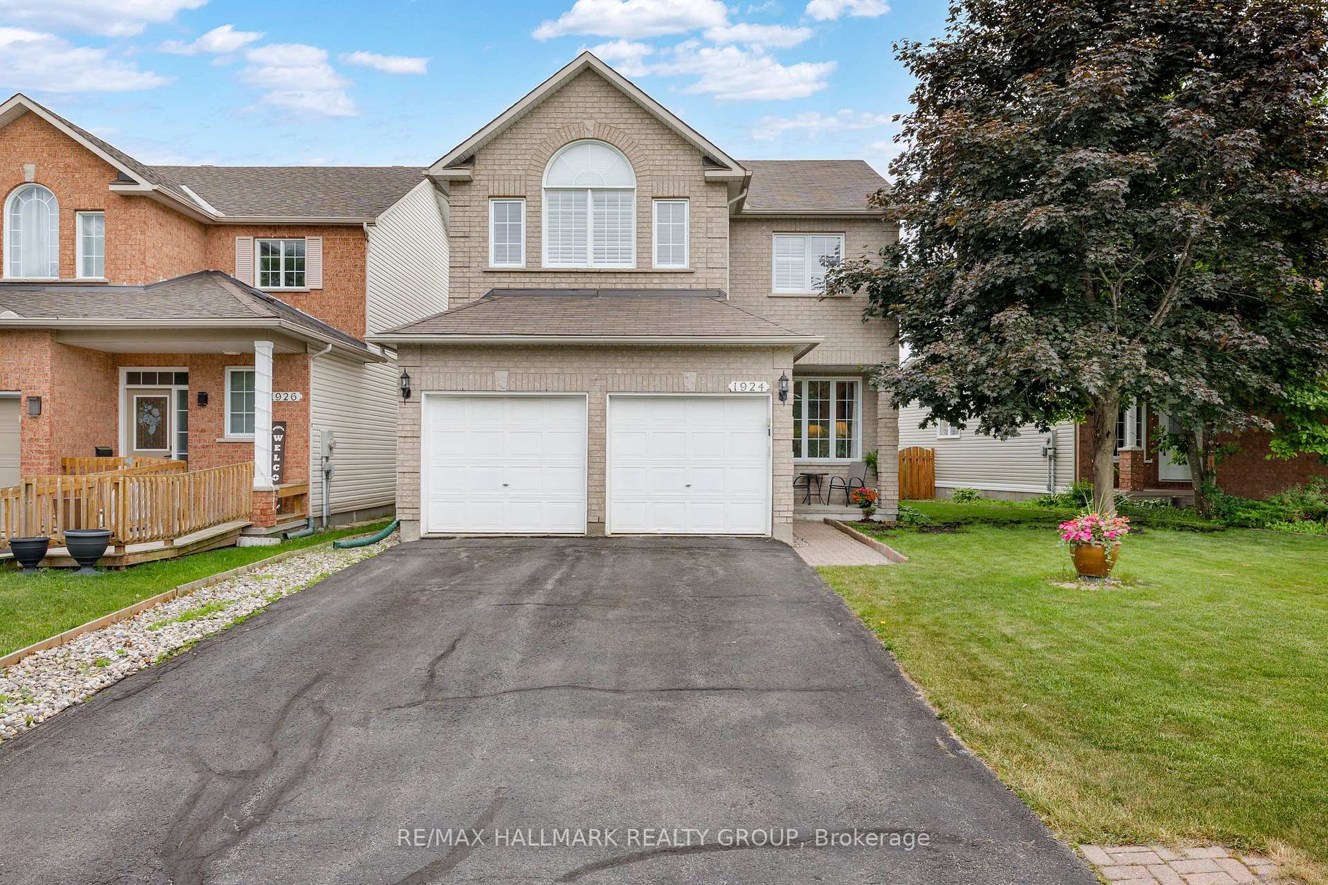 Front of 1924 Lobelia Way