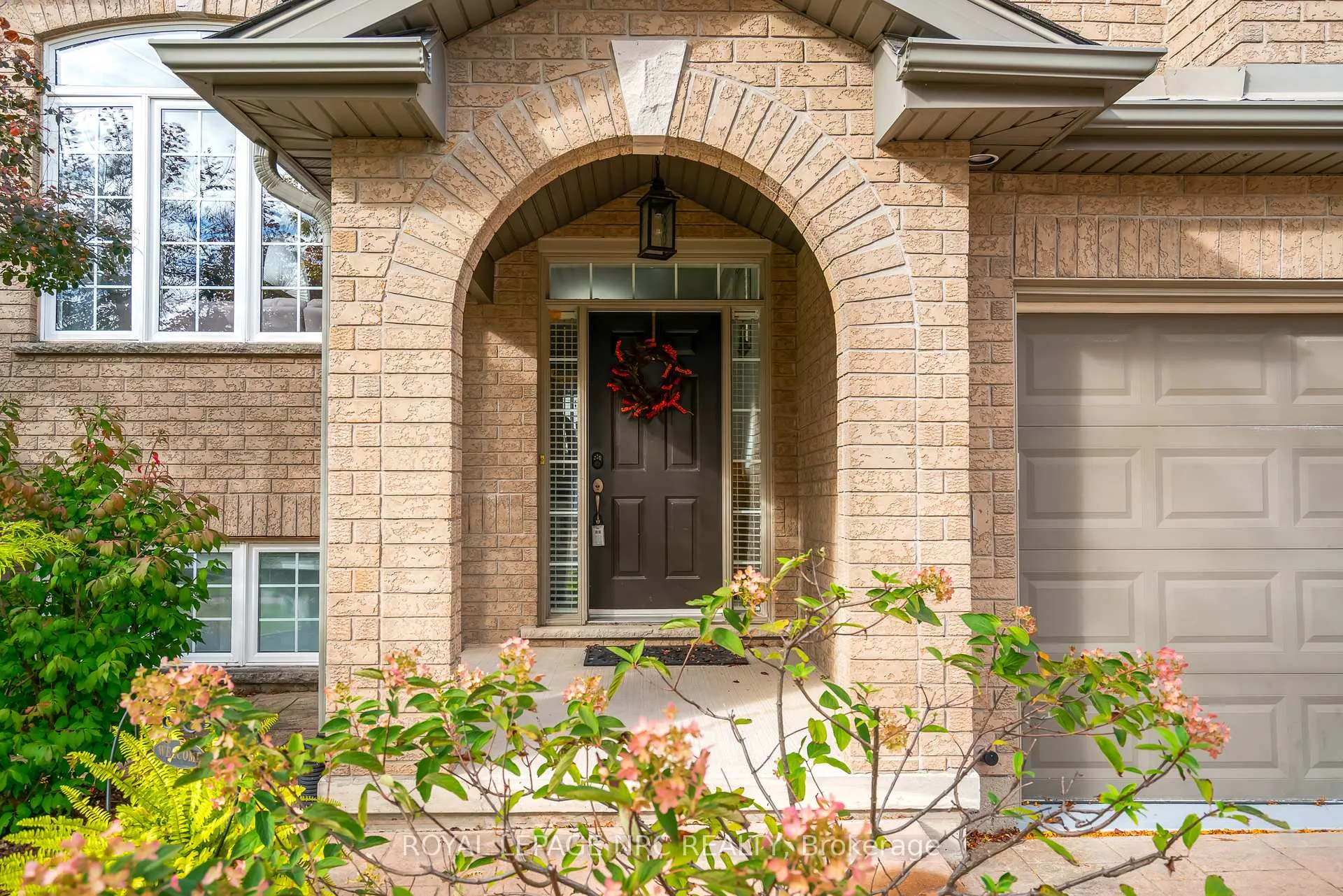 Photo 2 of 5255 White Dove Parkway, Niagara Falls, Ascot — HOMEH