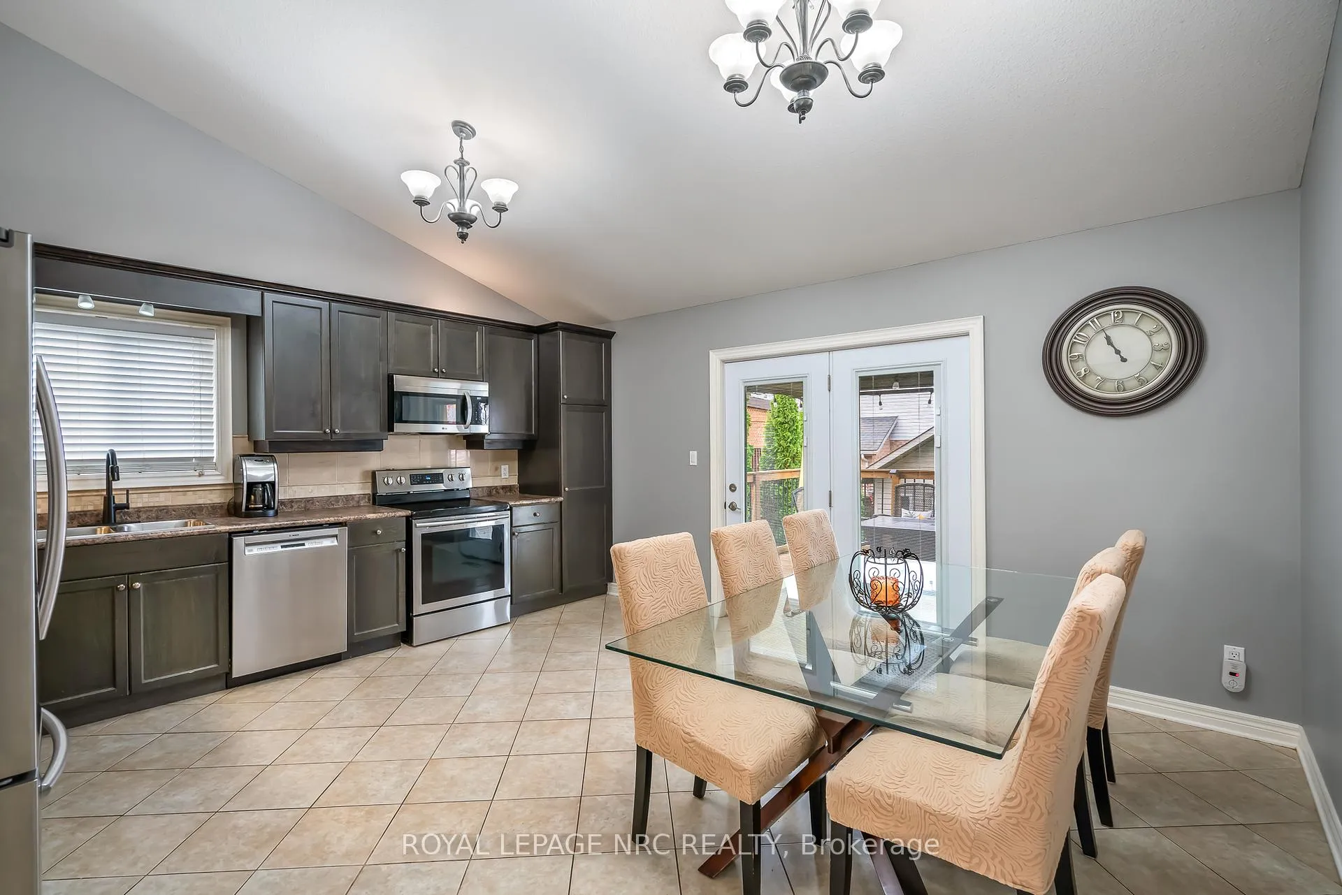 Photo 5 of 5255 White Dove Parkway, Niagara Falls, Ascot — HOMEH