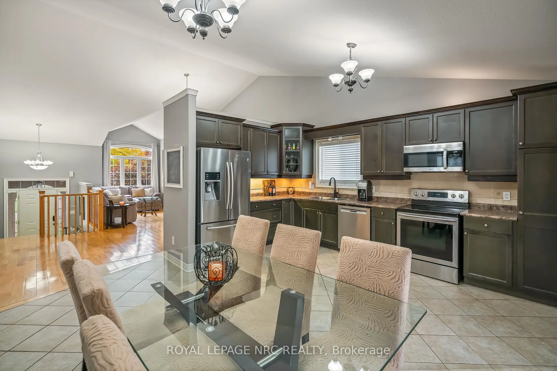 Photo 6 of 5255 White Dove Parkway, Niagara Falls, Ascot — HOMEH