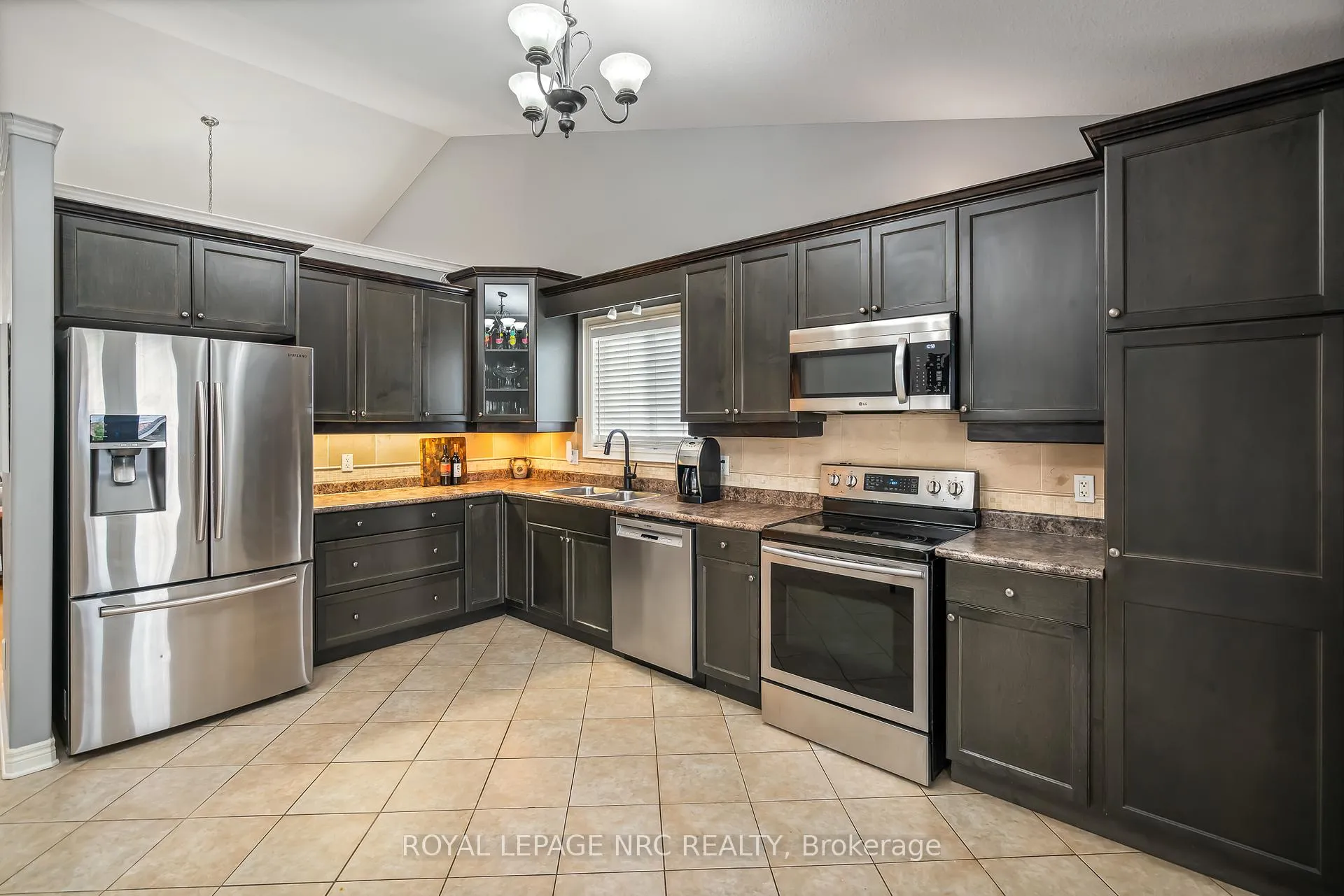 Photo 7 of 5255 White Dove Parkway, Niagara Falls, Ascot — HOMEH