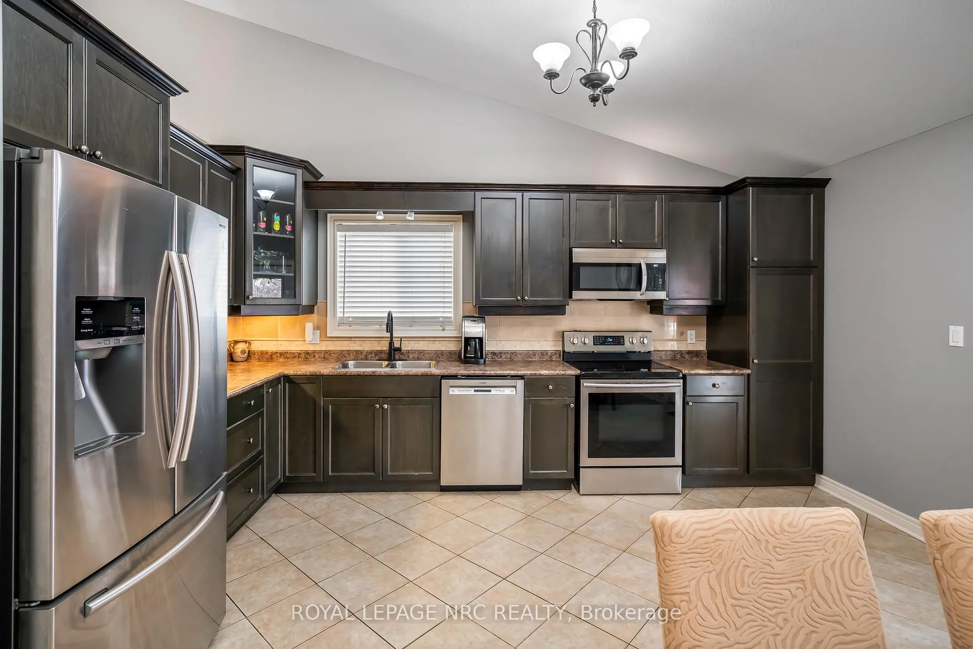Photo 8 of 5255 White Dove Parkway, Niagara Falls, Ascot — HOMEH