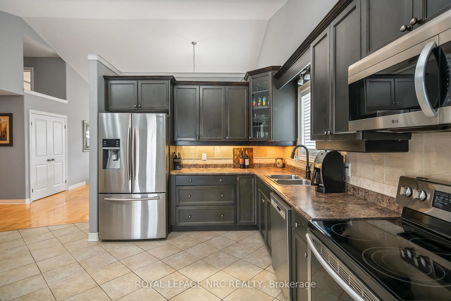 Photo 9 of 5255 White Dove Parkway, Niagara Falls, Ascot — HOMEH
