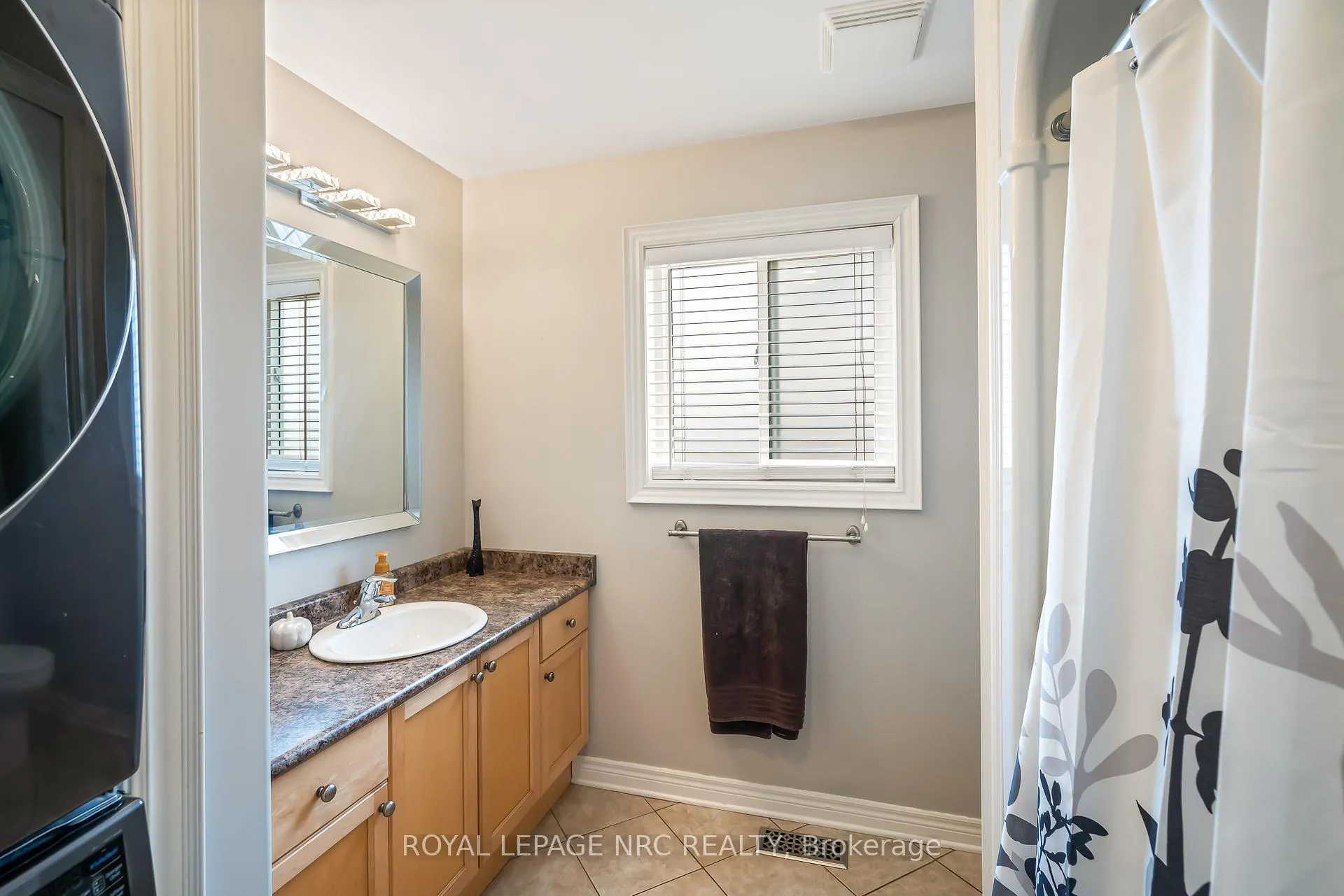 Photo 12 of 5255 White Dove Parkway, Niagara Falls, Ascot — HOMEH