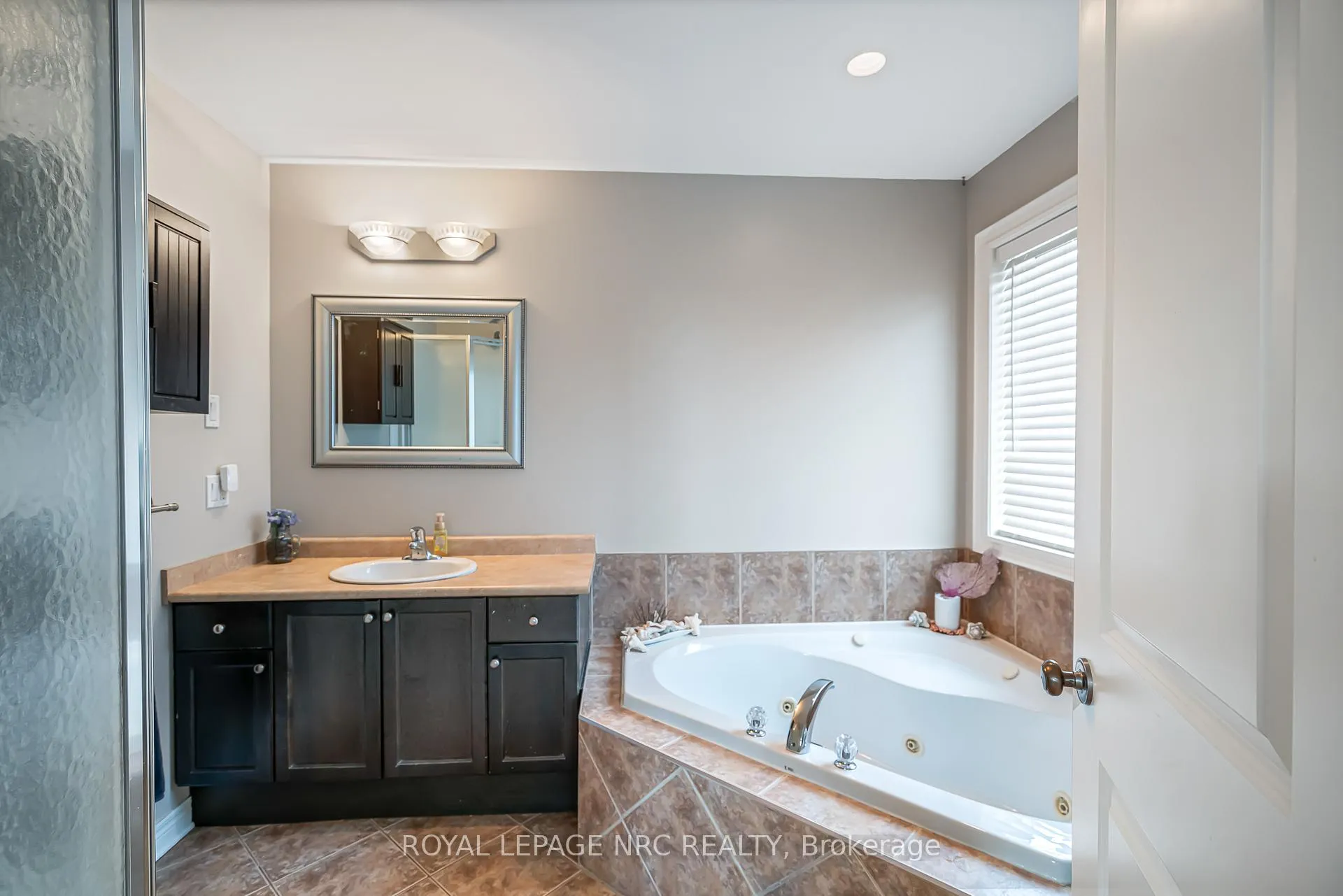 Photo 18 of 5255 White Dove Parkway, Niagara Falls, Ascot — HOMEH