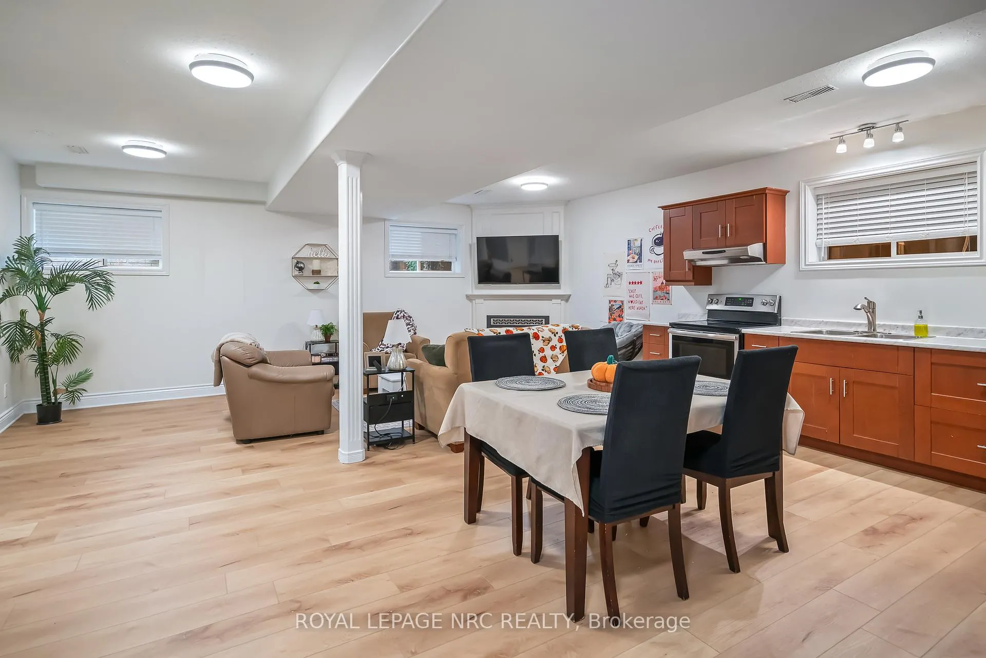 Photo 19 of 5255 White Dove Parkway, Niagara Falls, Ascot — HOMEH