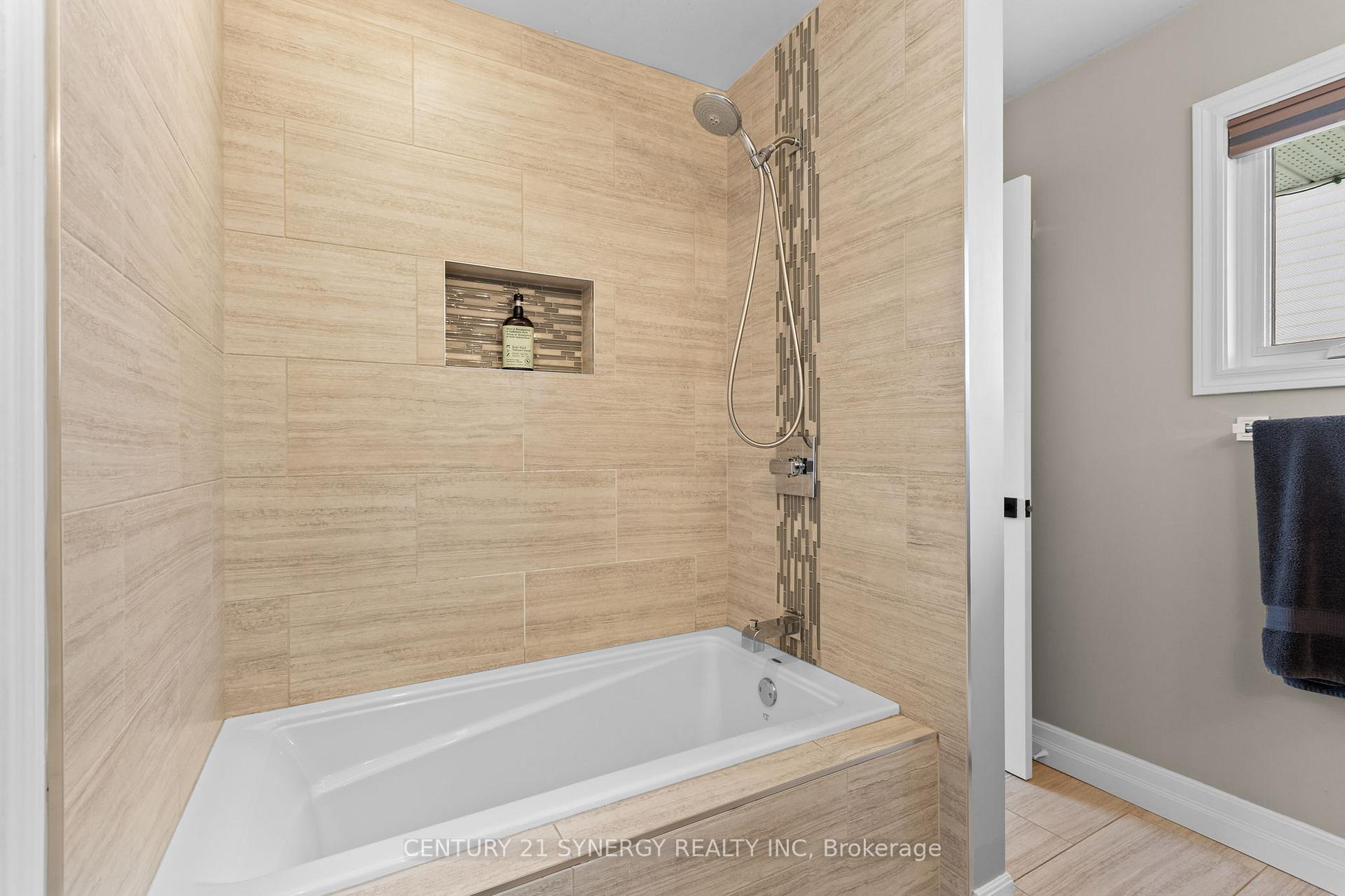 Photo 36 of 711 Merkley Drive, Ottawa, Fallingbrook/Pineridge — HOMEH
