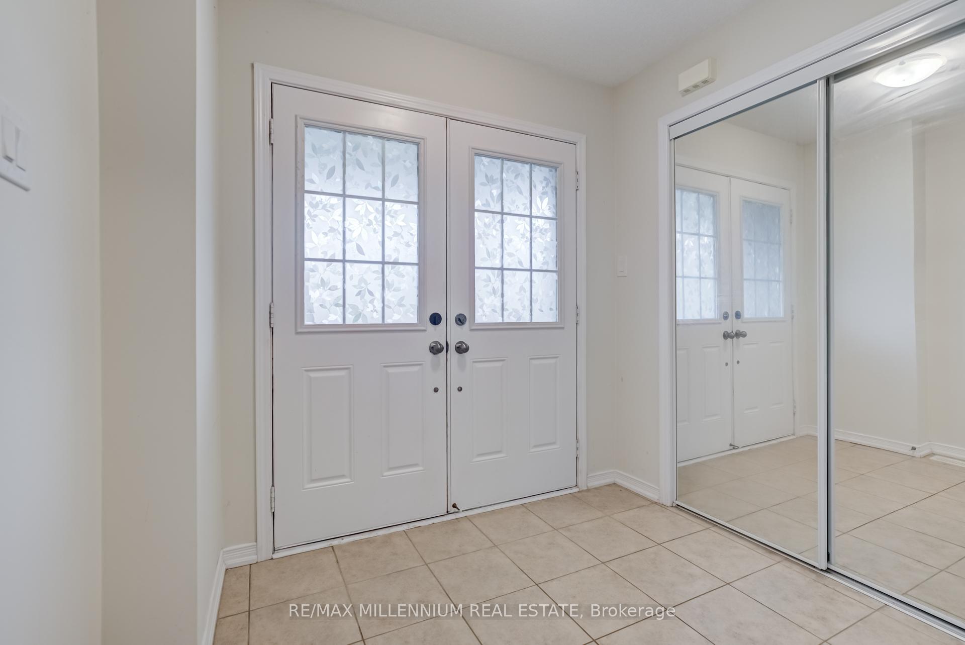 Photo 4 of 7761 Butternut Boulevard, Niagara Falls, Brown — HOMEH