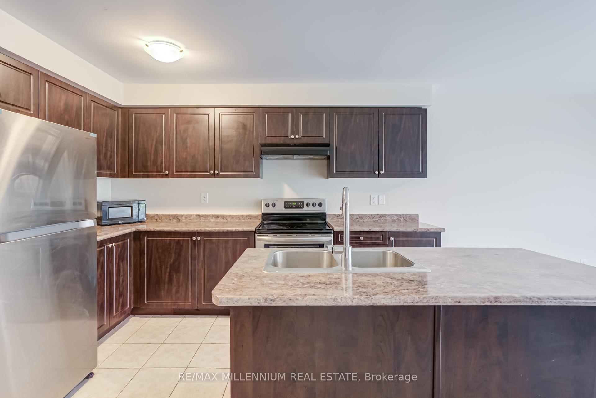 Photo 10 of 7761 Butternut Boulevard, Niagara Falls, Brown — HOMEH