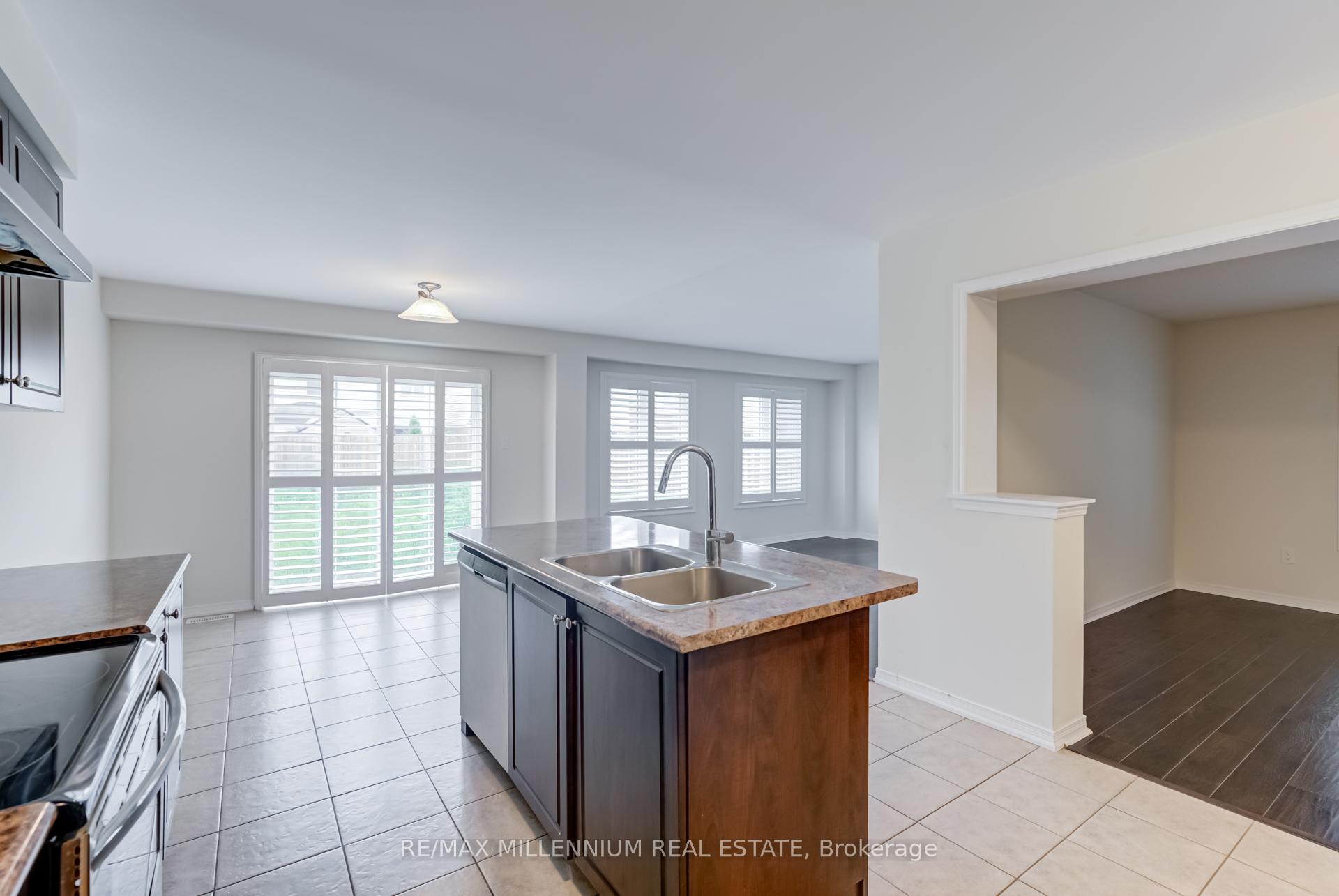 Photo 11 of 7761 Butternut Boulevard, Niagara Falls, Brown — HOMEH