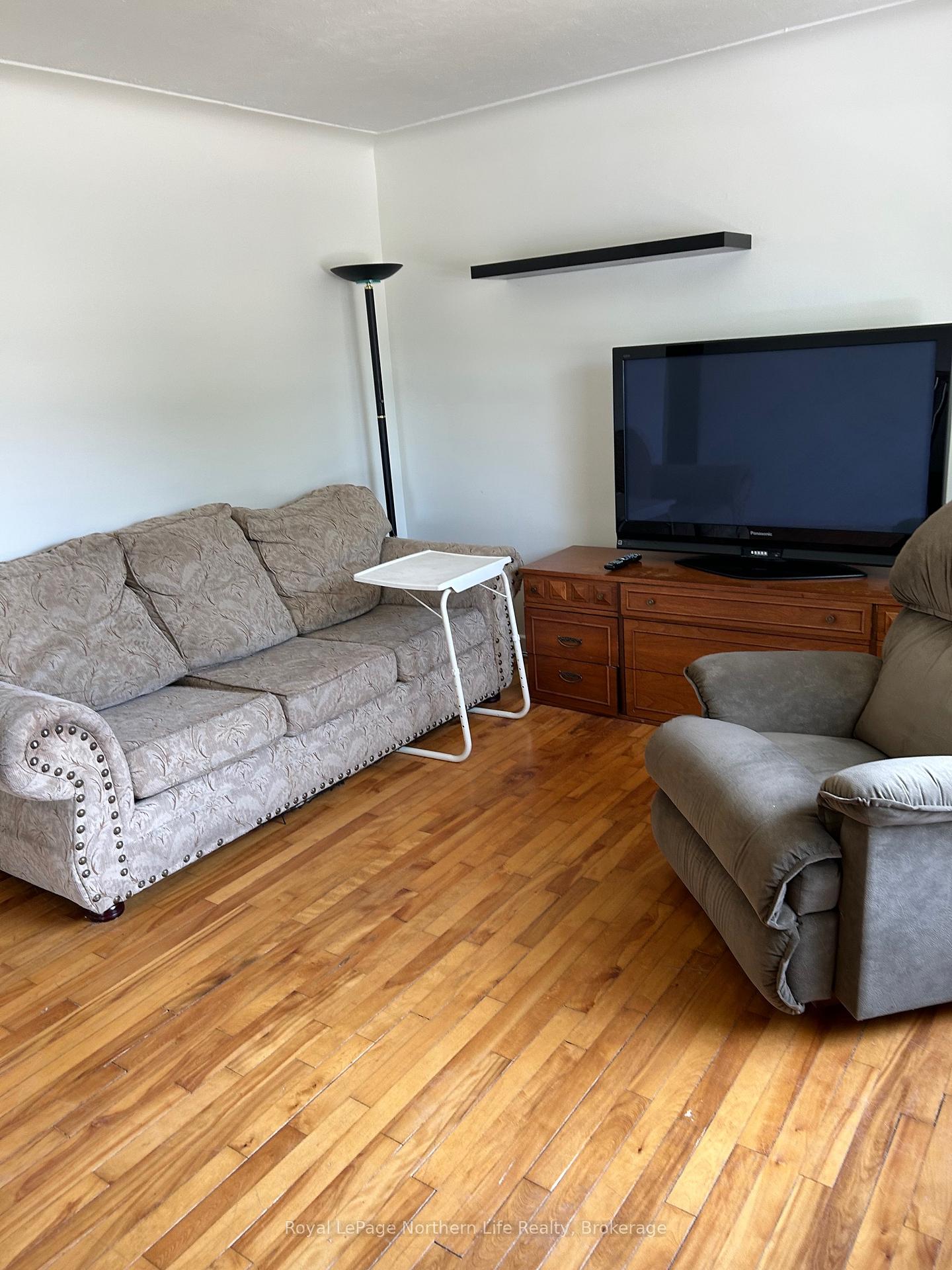 Photo 2 of 686 O'Brien Street, North Bay, Central — HOMEH