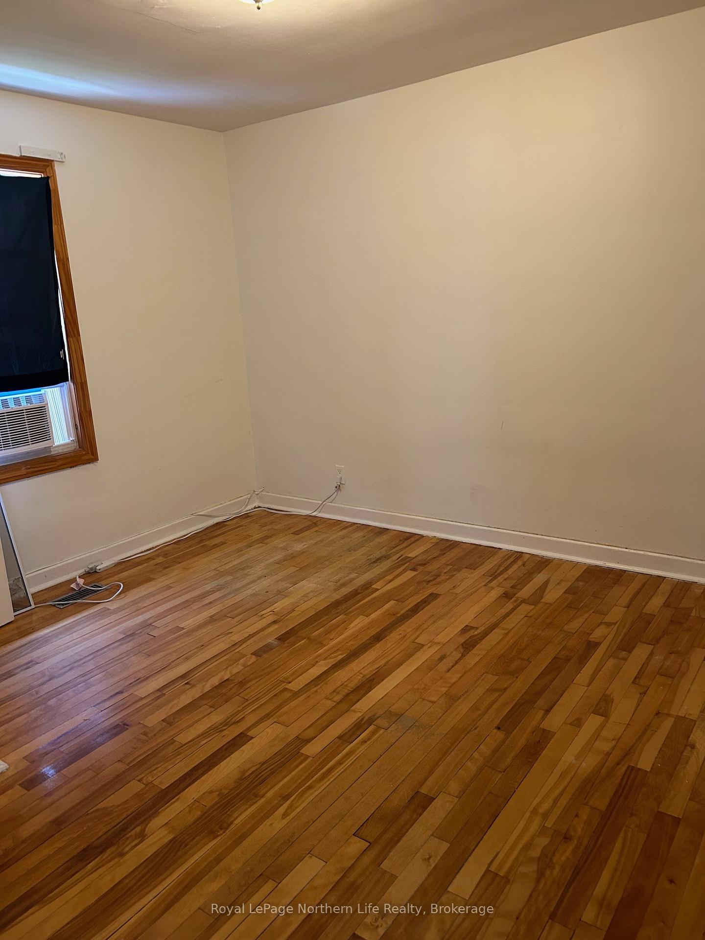 Photo 5 of 686 O'Brien Street, North Bay, Central — HOMEH