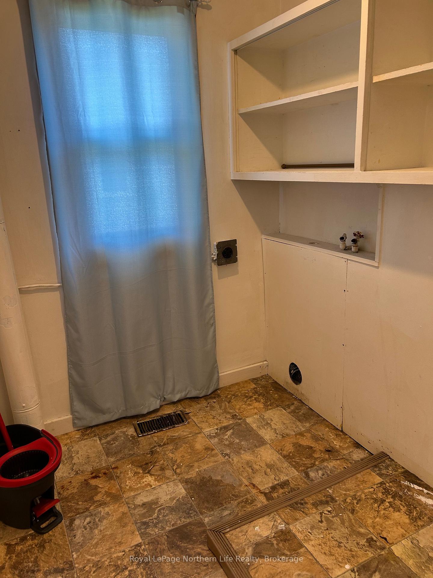 Photo 6 of 686 O'Brien Street, North Bay, Central — HOMEH